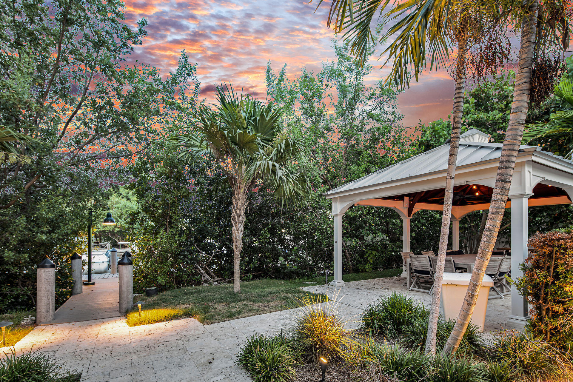 317 Calzada De Bougainvillea