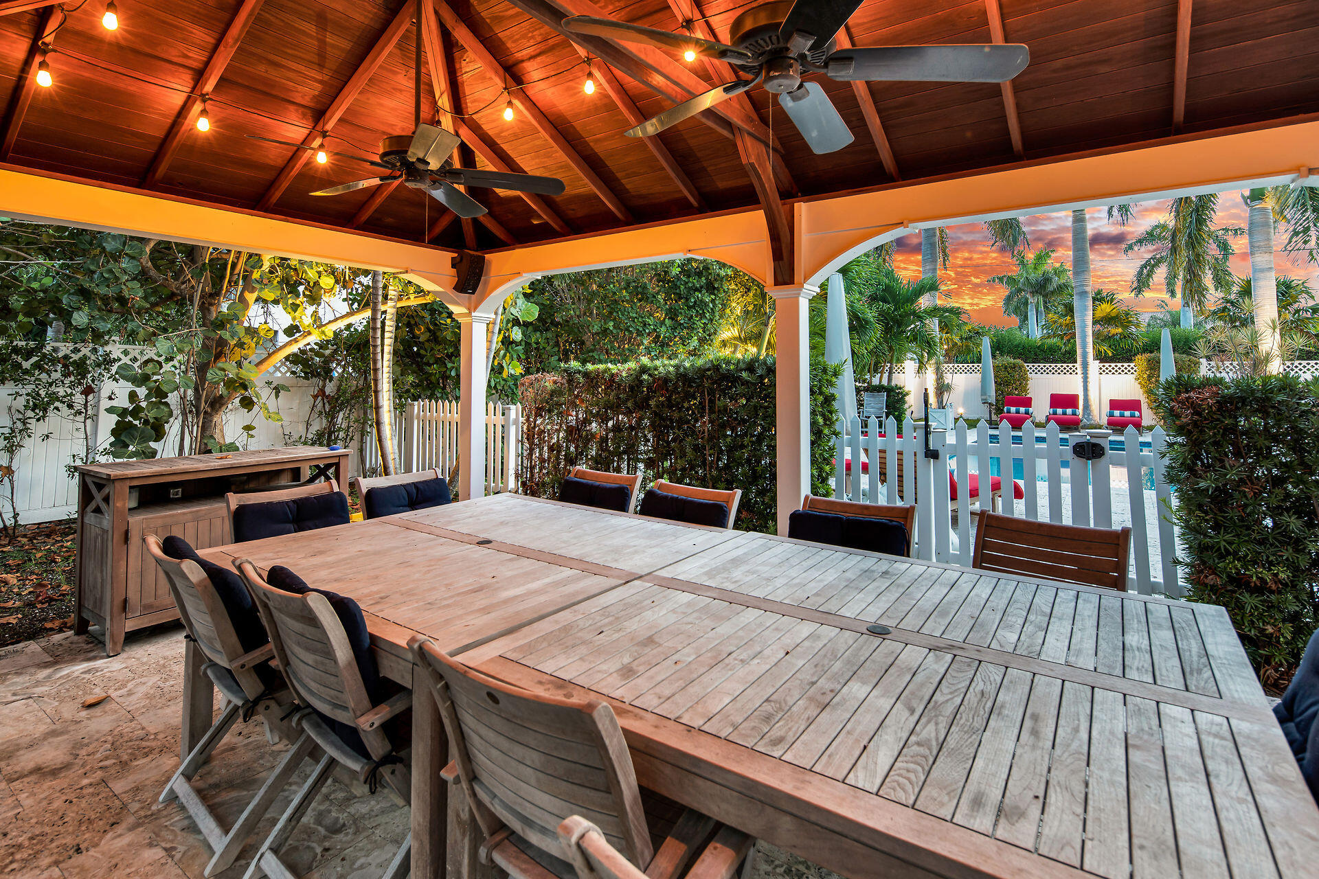 317 Calzada De Bougainvillea