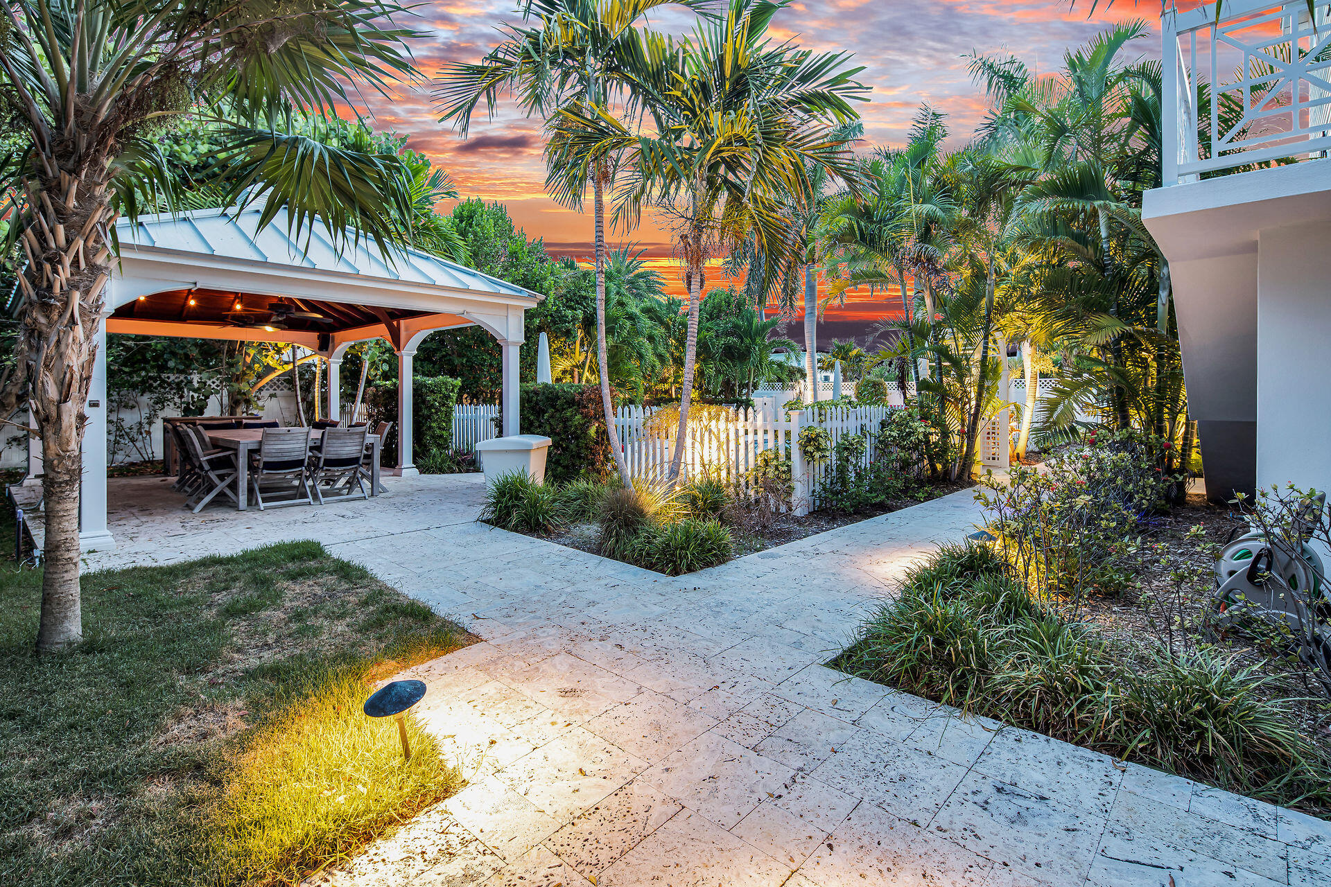 317 Calzada De Bougainvillea