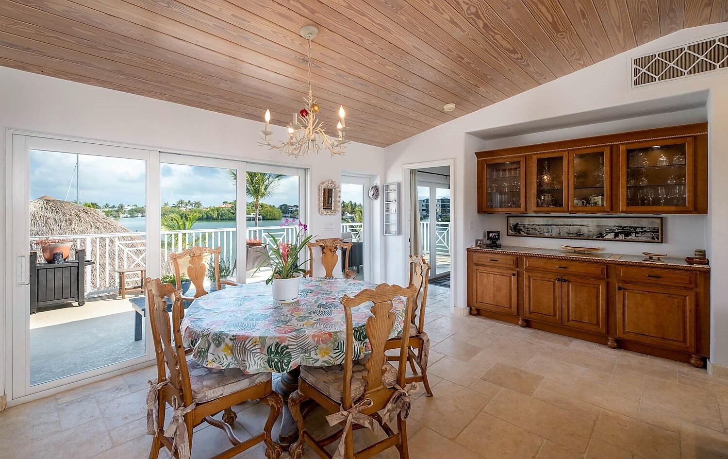 335 Calzada De Bougainvillea