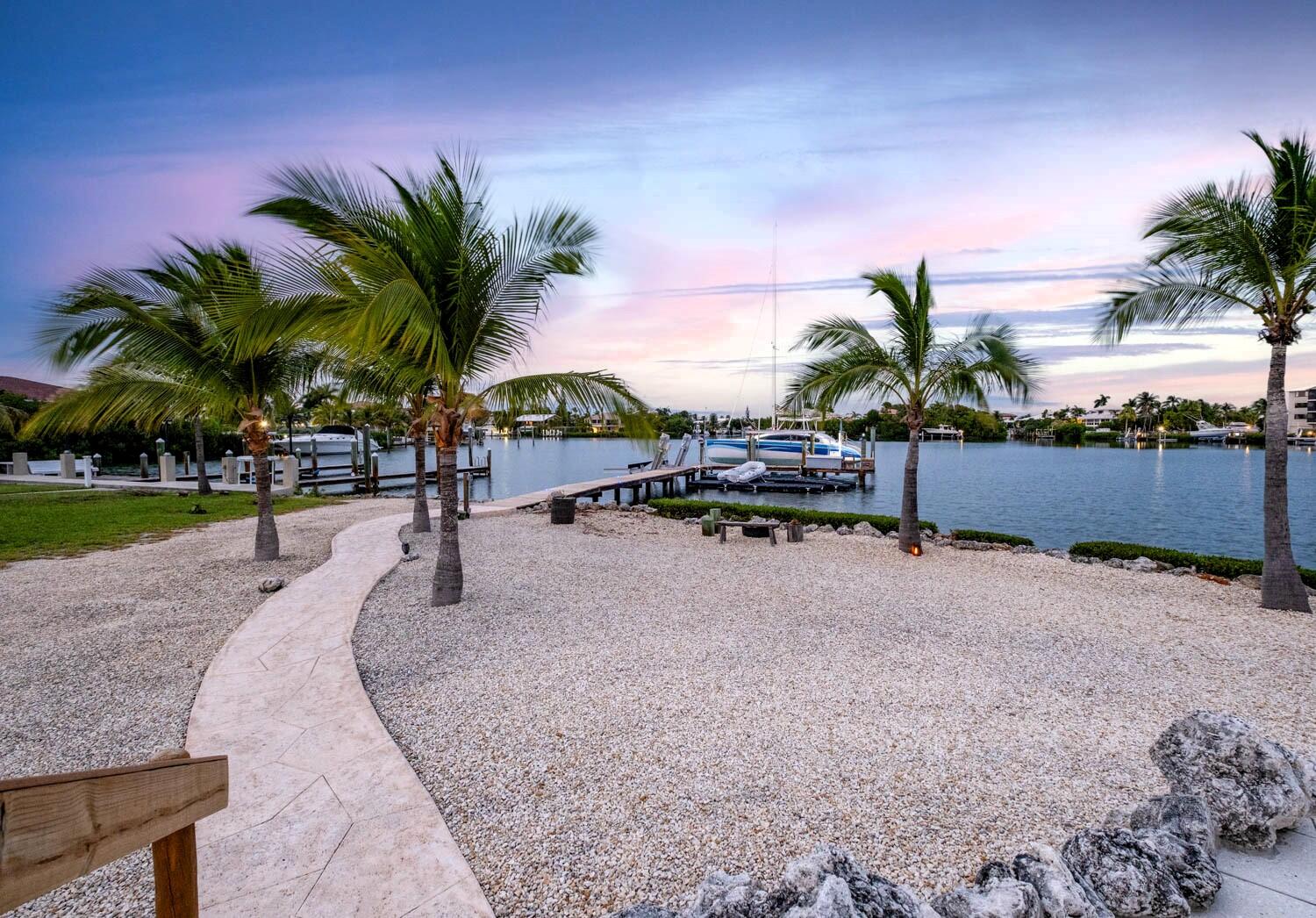 335 Calzada De Bougainvillea
