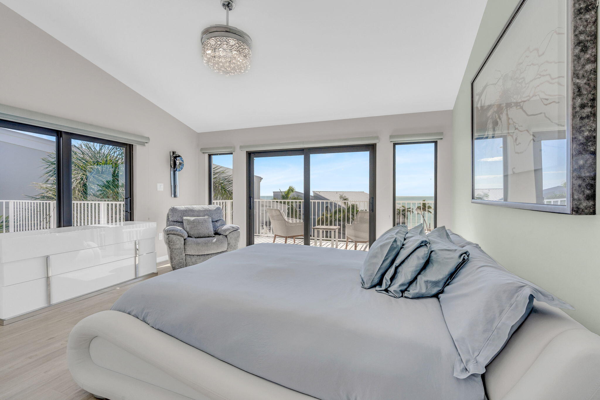 799 W Ocean Drive Unit: 301