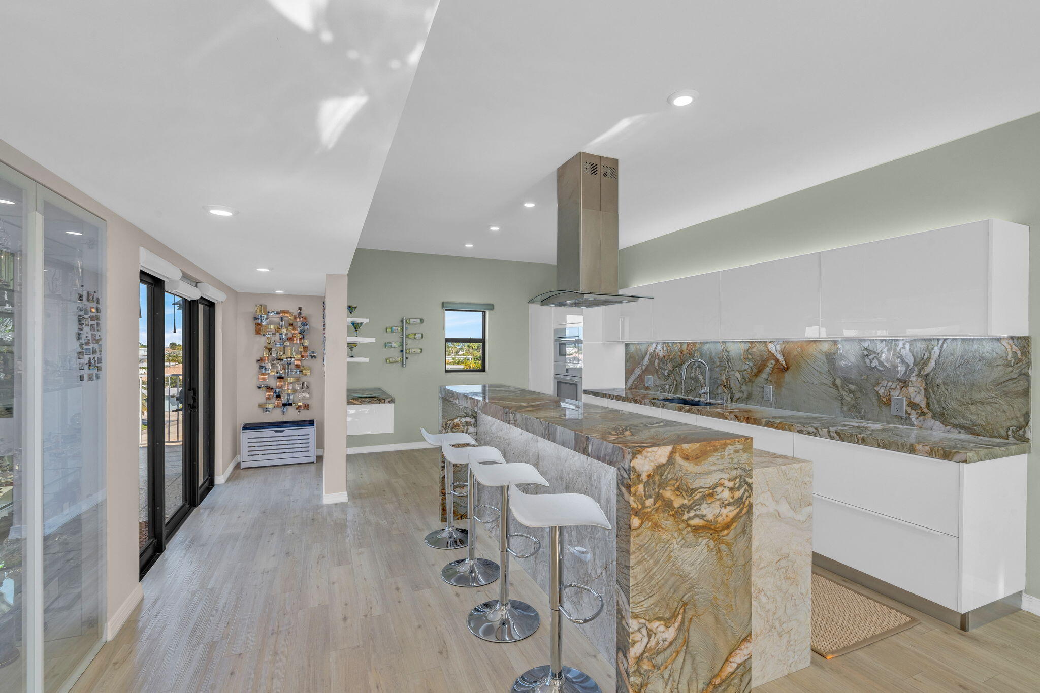 799 W Ocean Drive Unit: 301