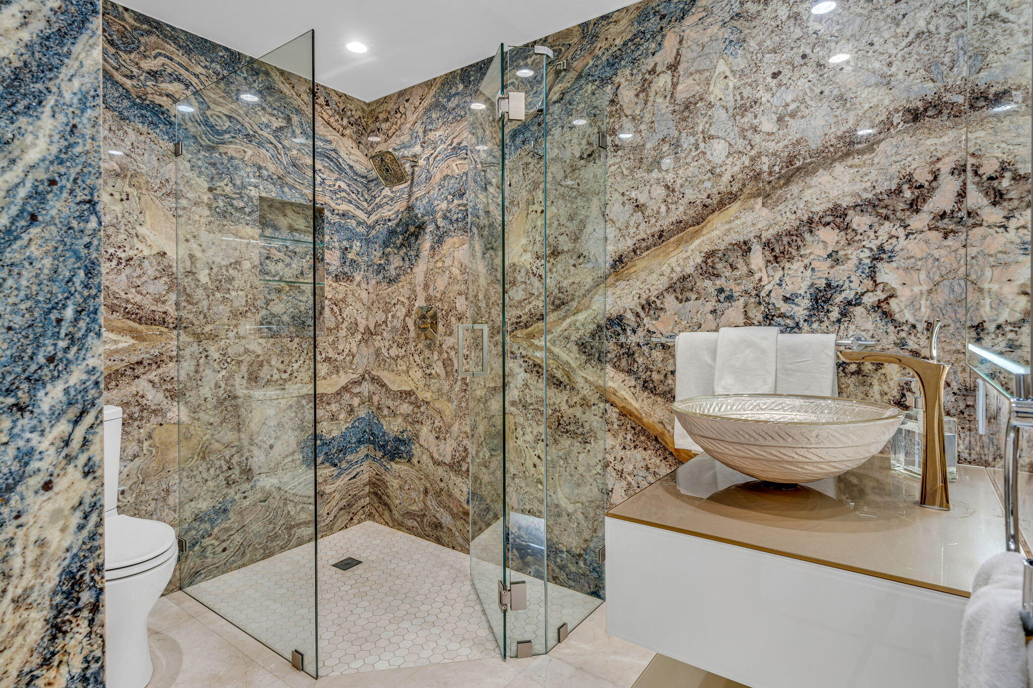 799 W Ocean Drive Unit: 301