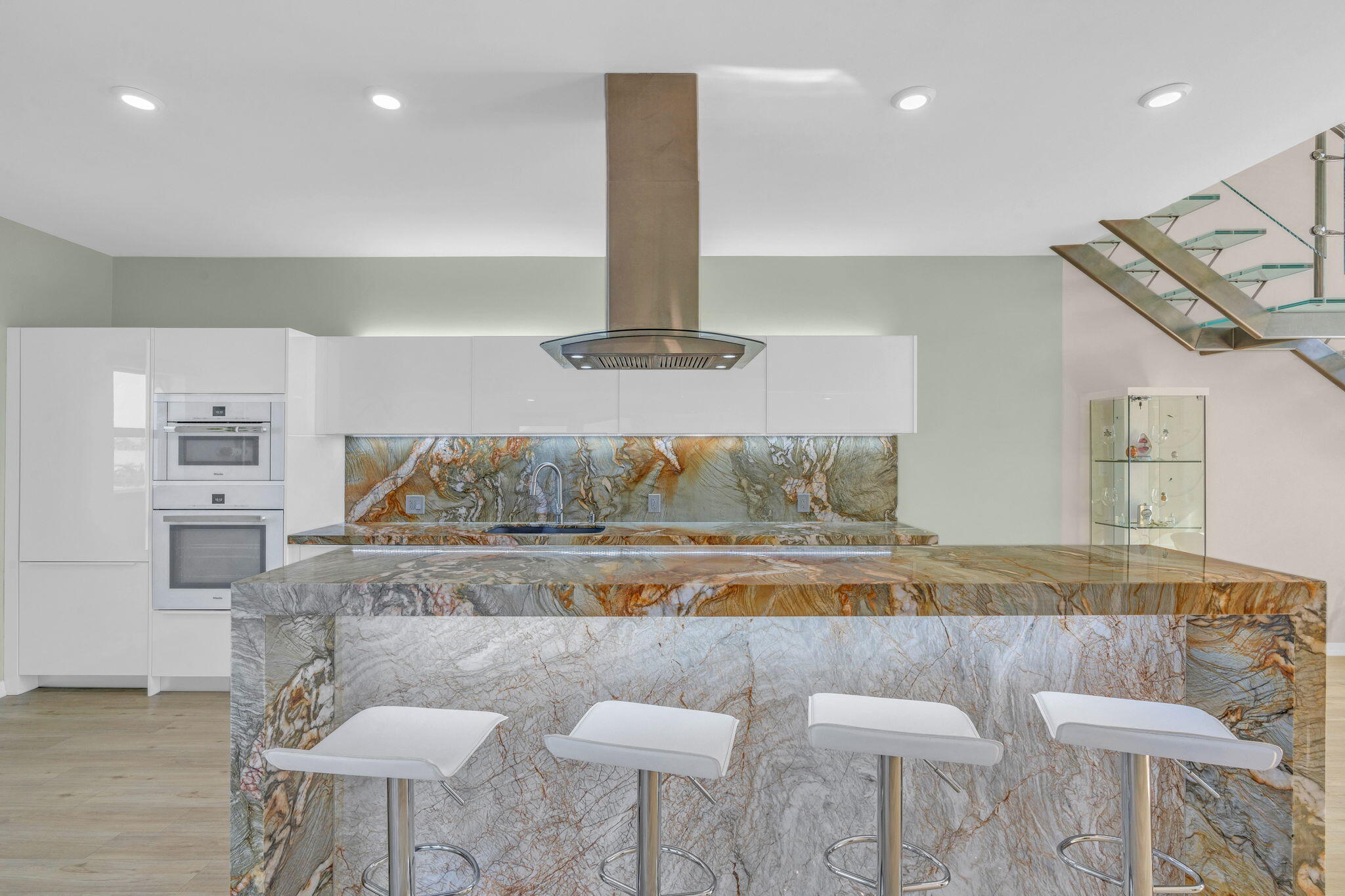 799 W Ocean Drive Unit: 301