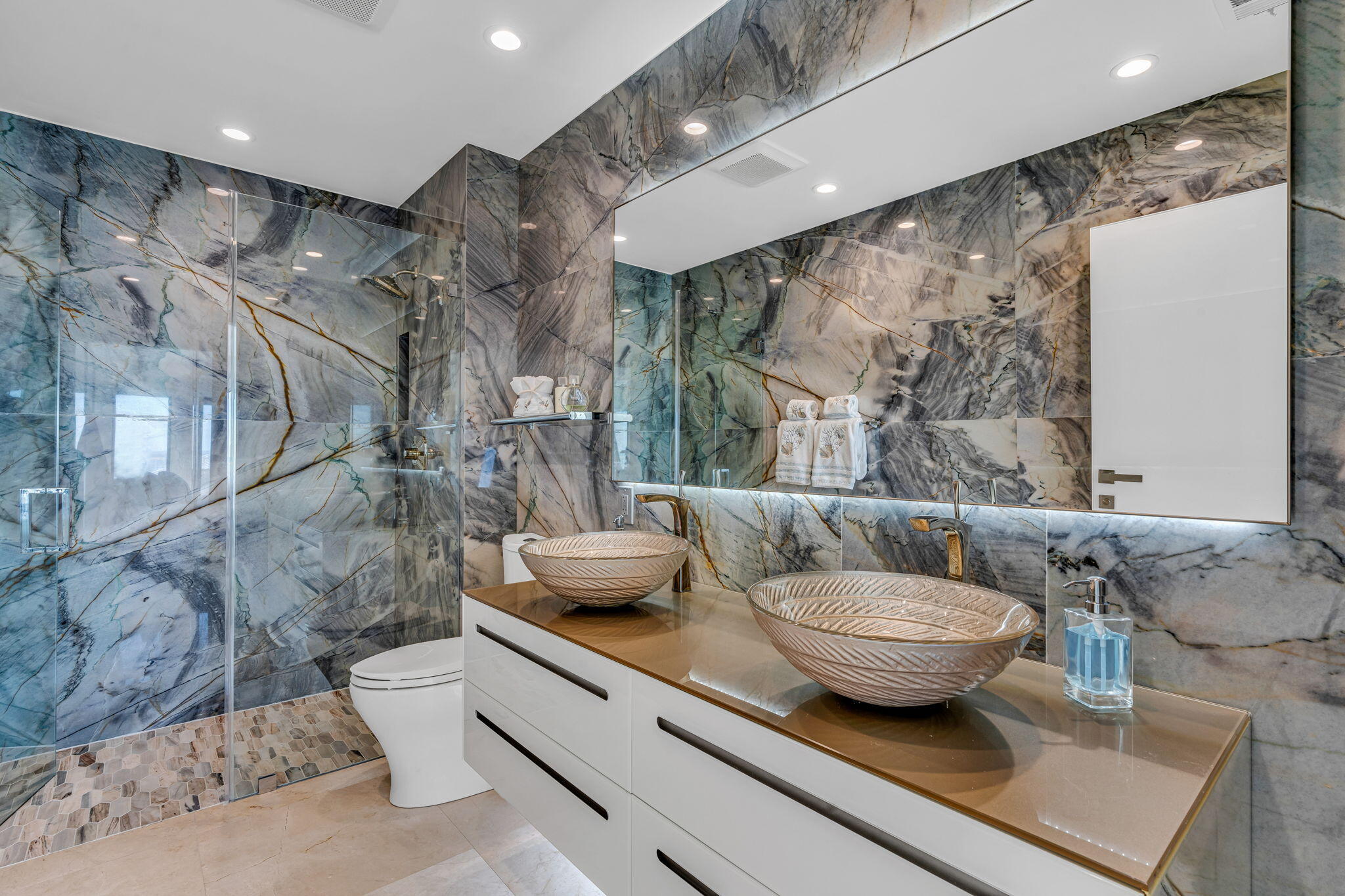 799 W Ocean Drive Unit: 301