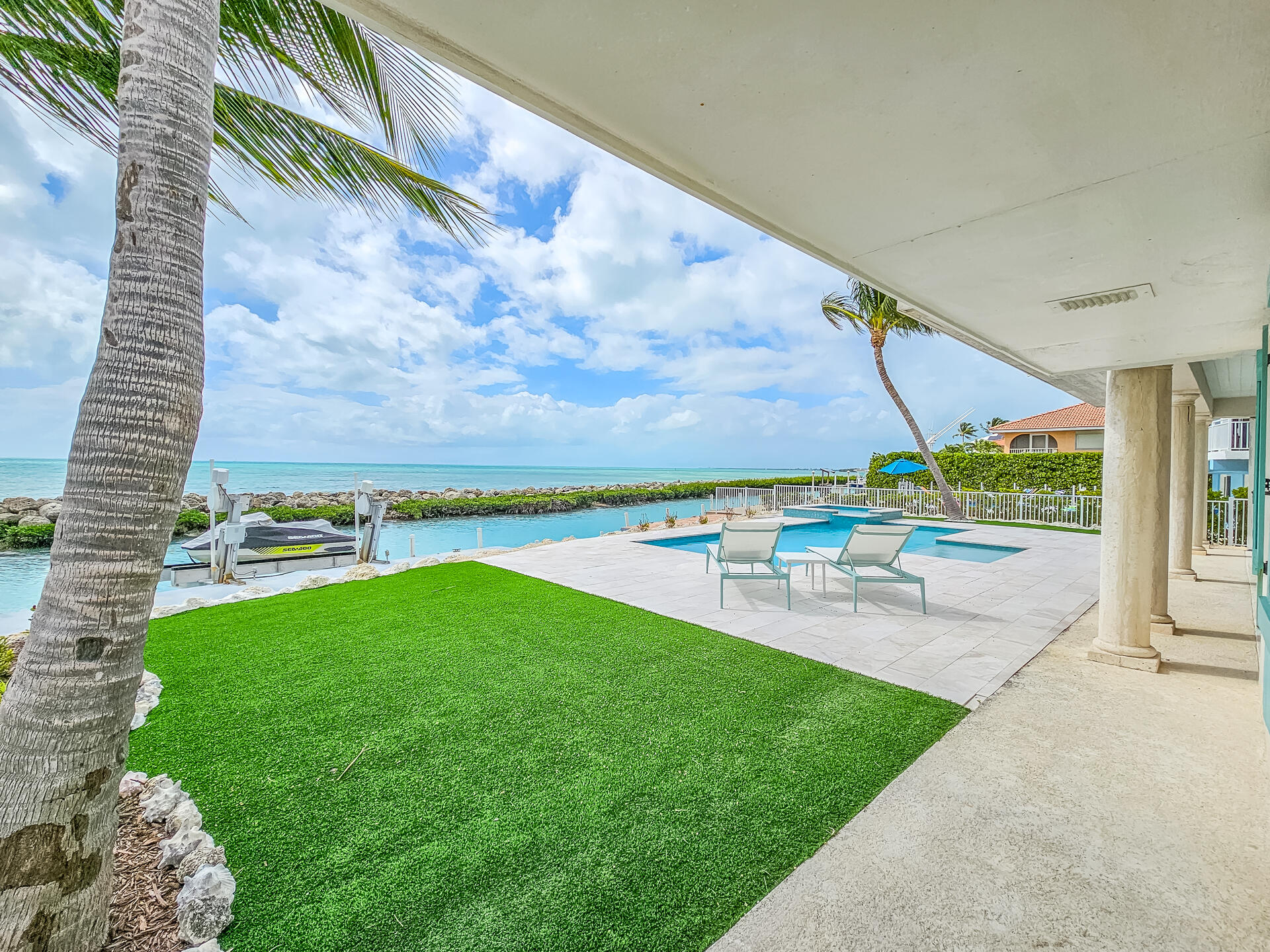 242 W Seaview Circle