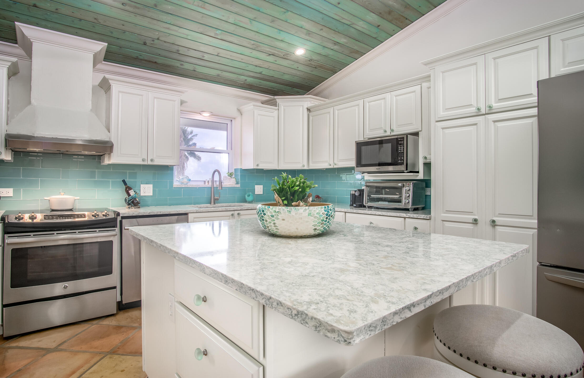 242 W Seaview Circle