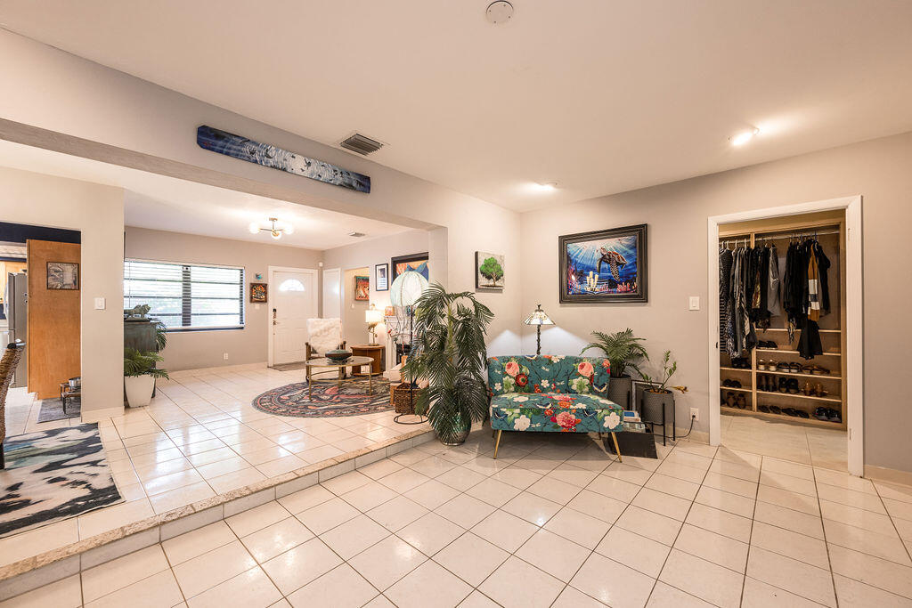 3722 Cindy Avenue