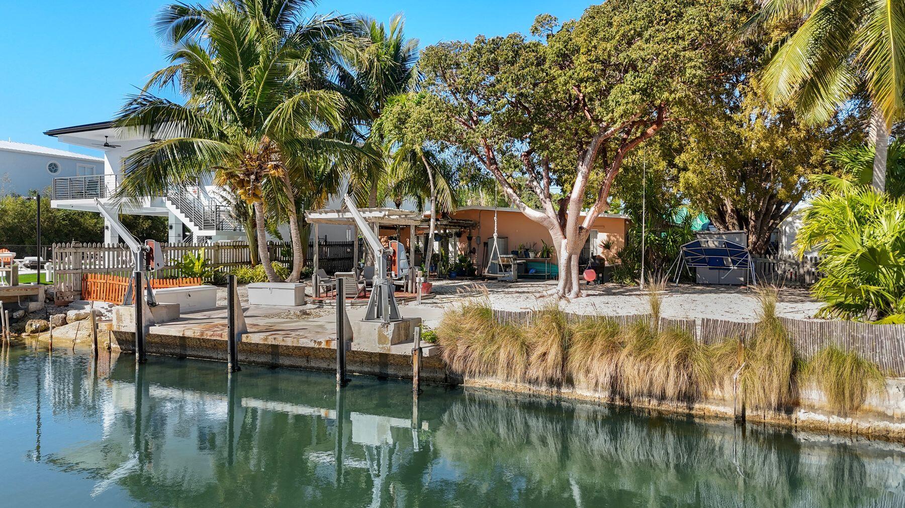 218 S Coconut Palm Boulevard