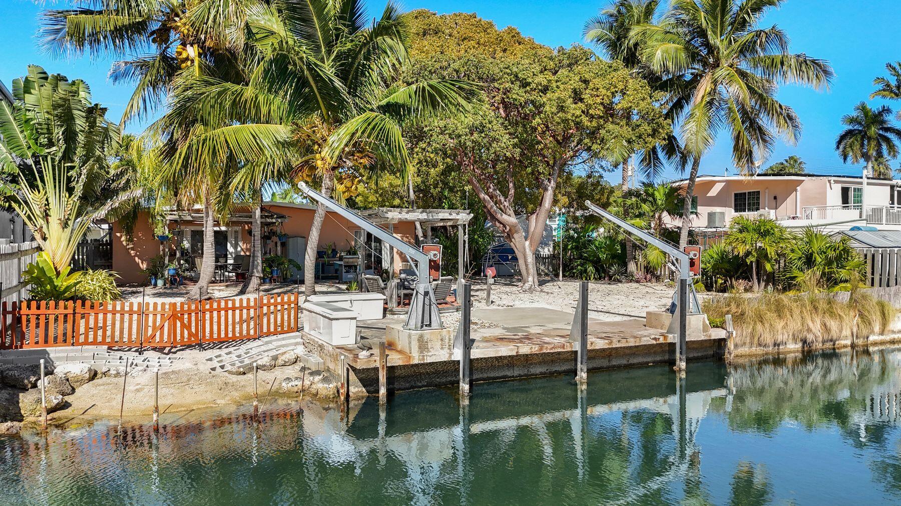 218 S Coconut Palm Boulevard