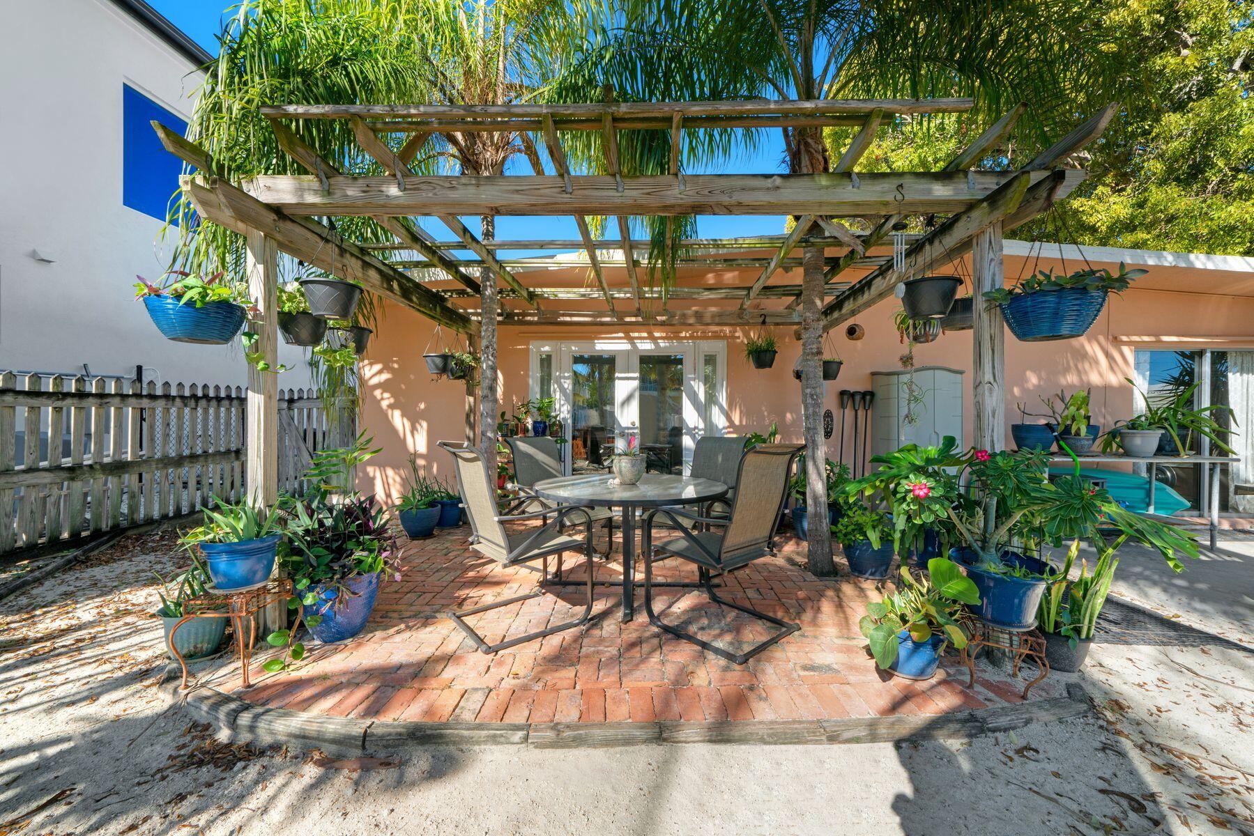 218 S Coconut Palm Boulevard
