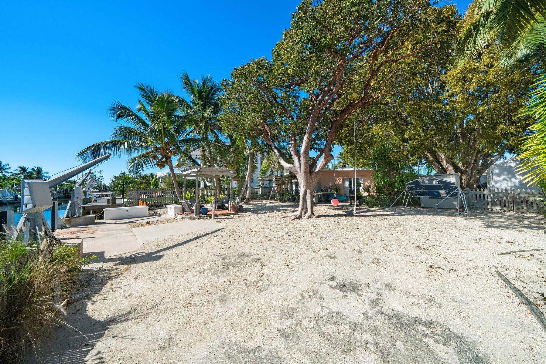 218 S Coconut Palm Boulevard