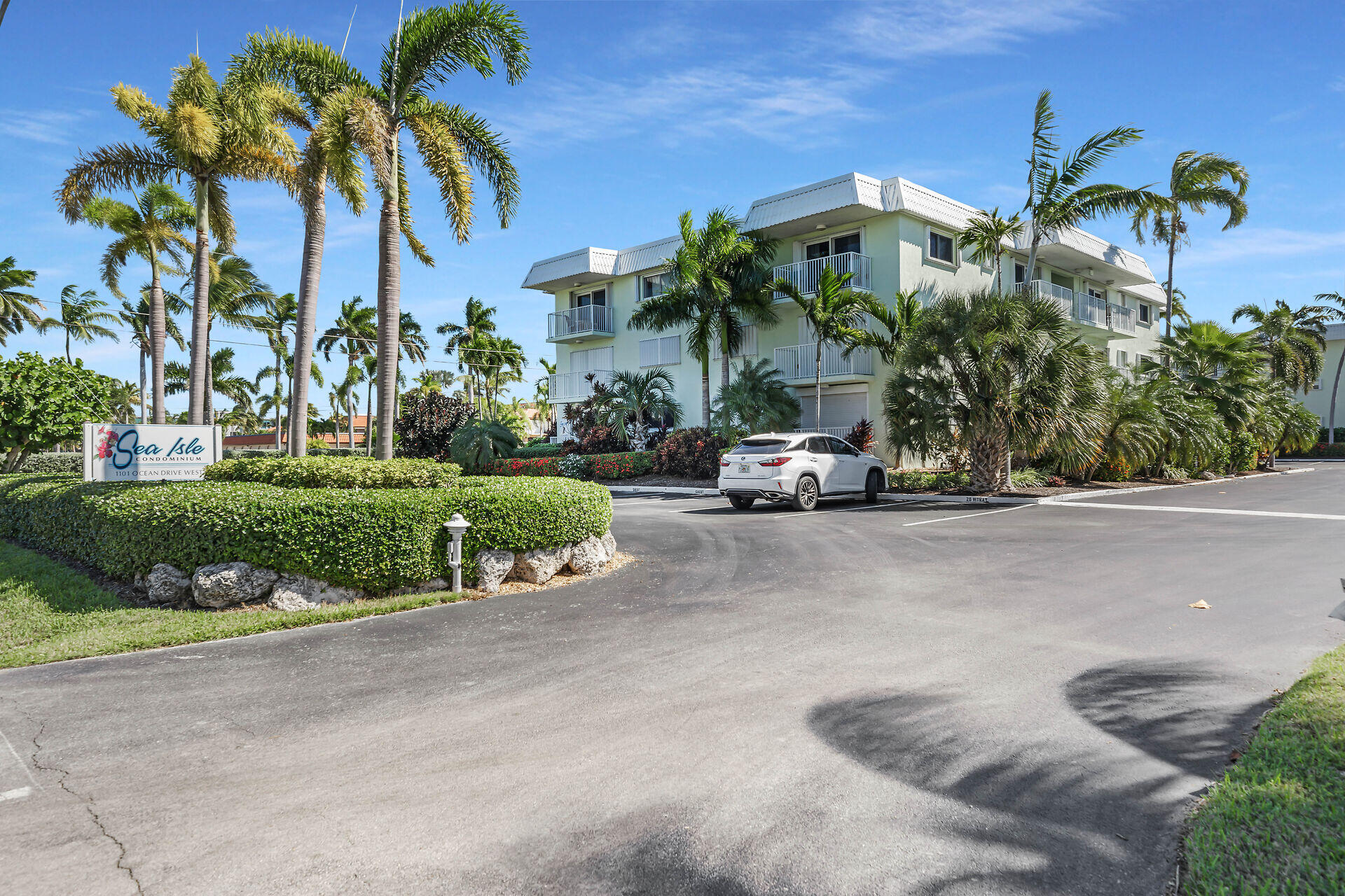 1101 W Ocean Drive Unit: 14