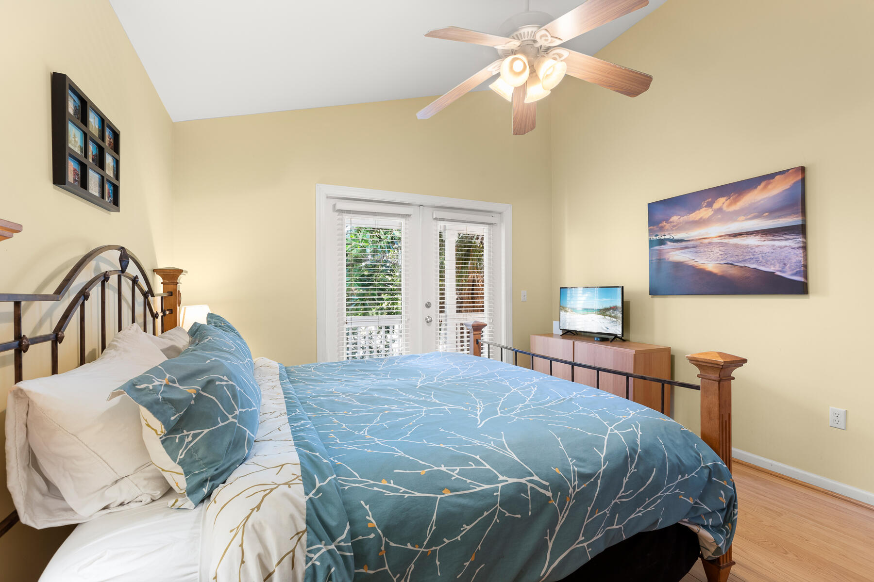 41 Coral Way