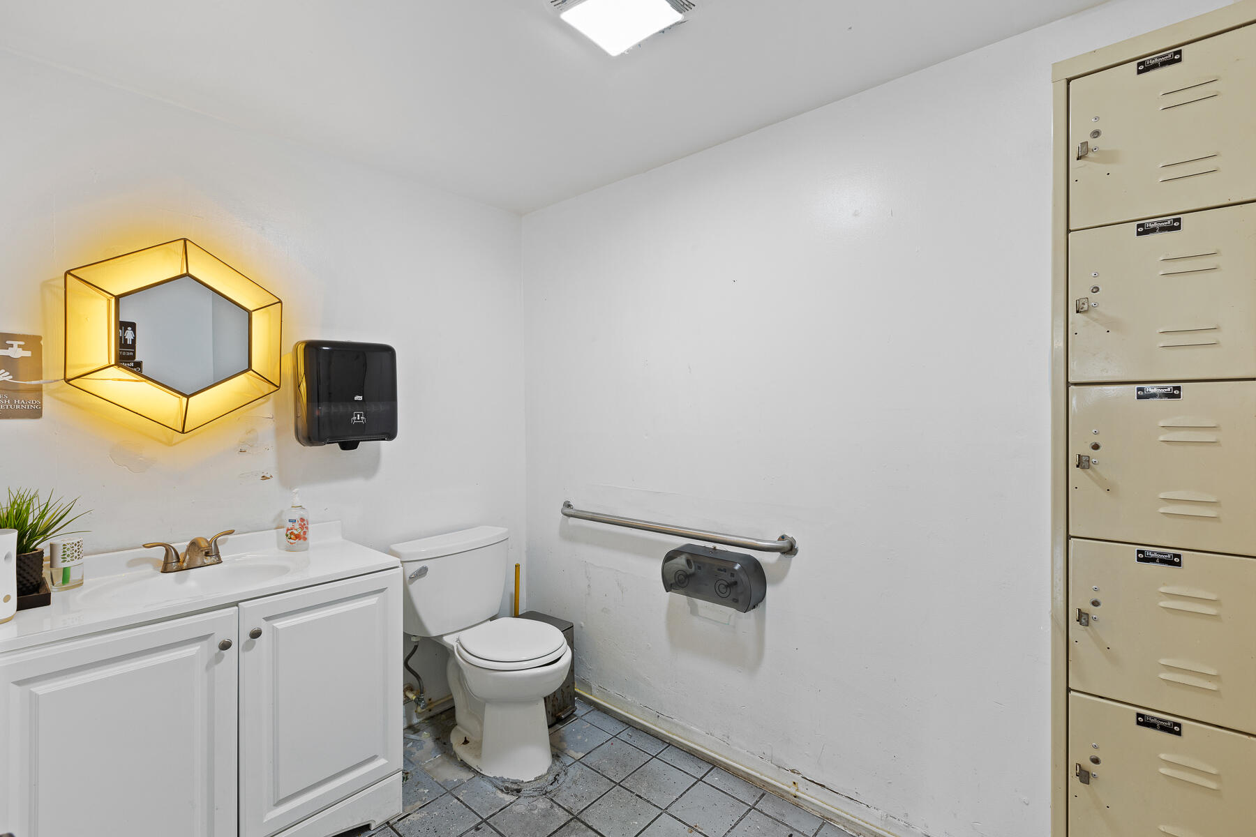 1075 Duval Street Unit: C10