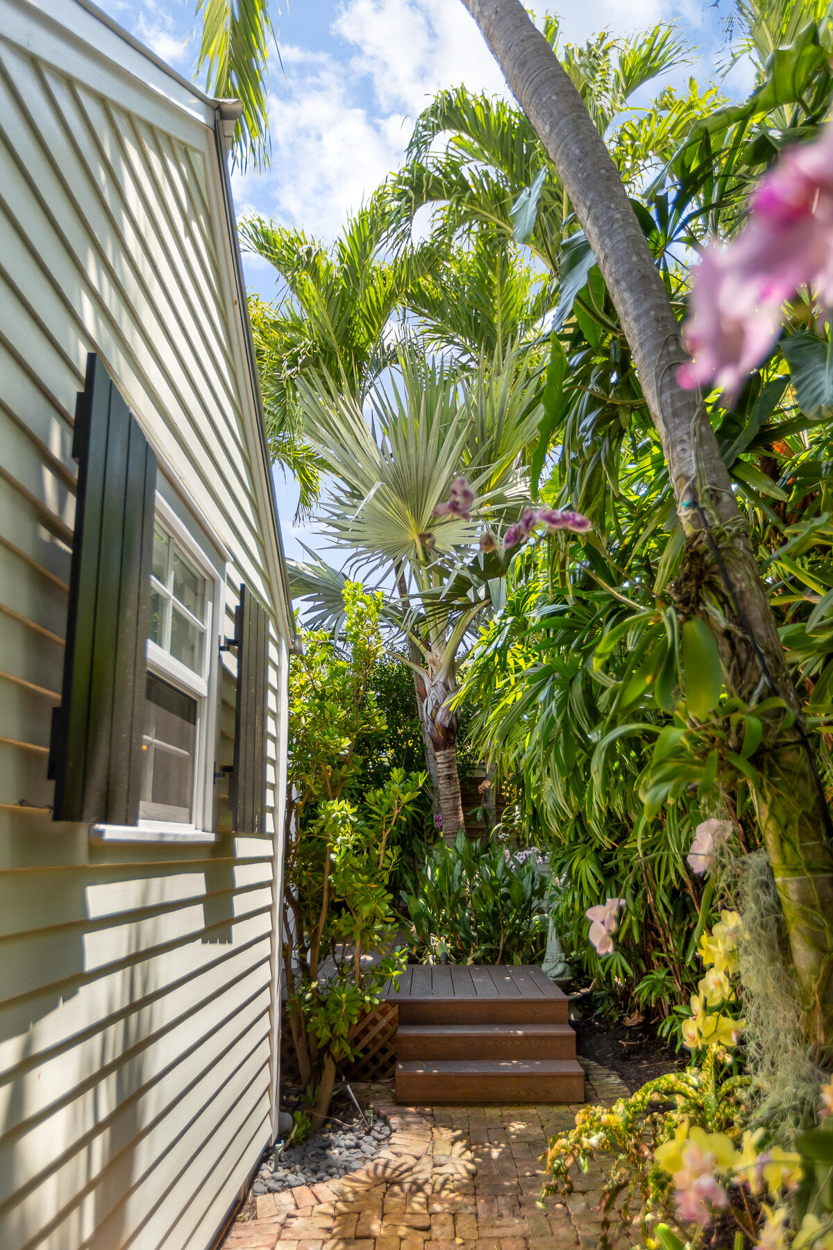 623 Grinnell Street