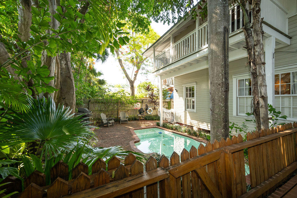 526 William Street Unit: 1