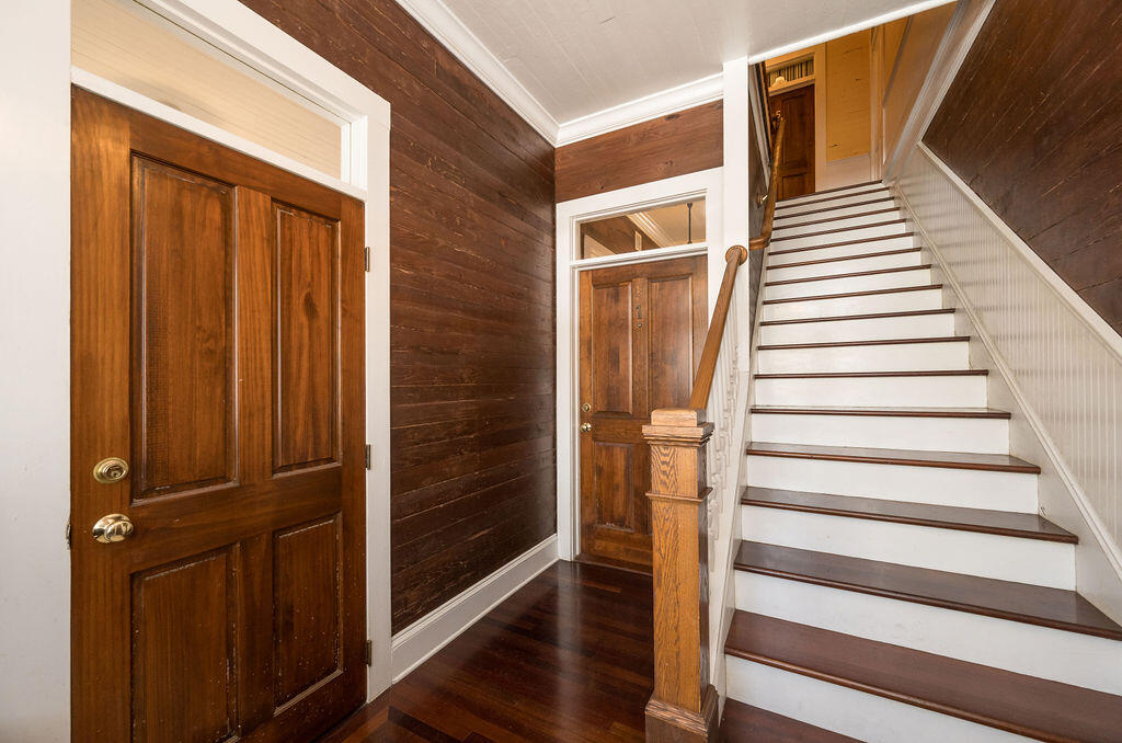 526 William Street Unit: 1