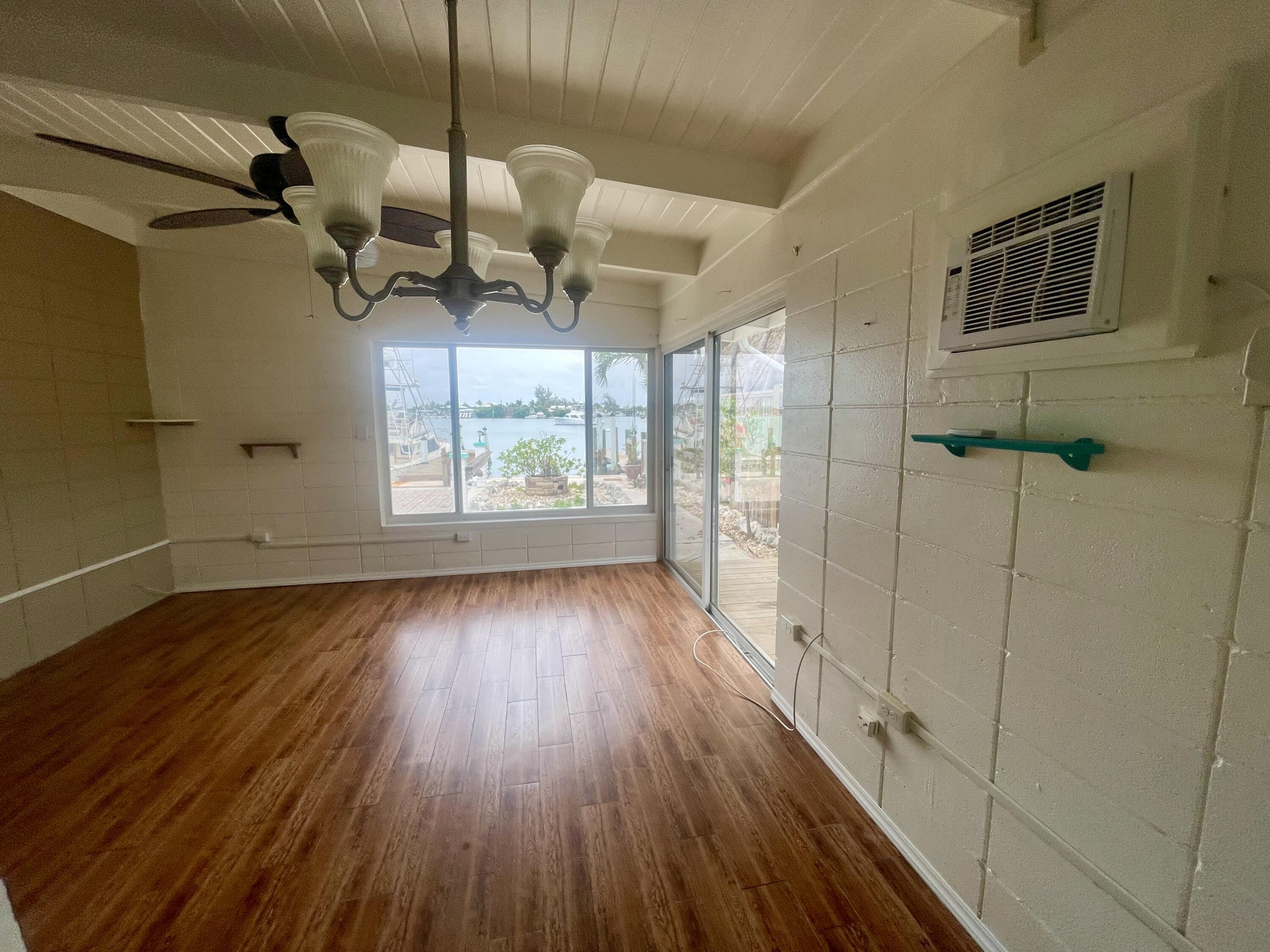 25 Sadowski Causeway