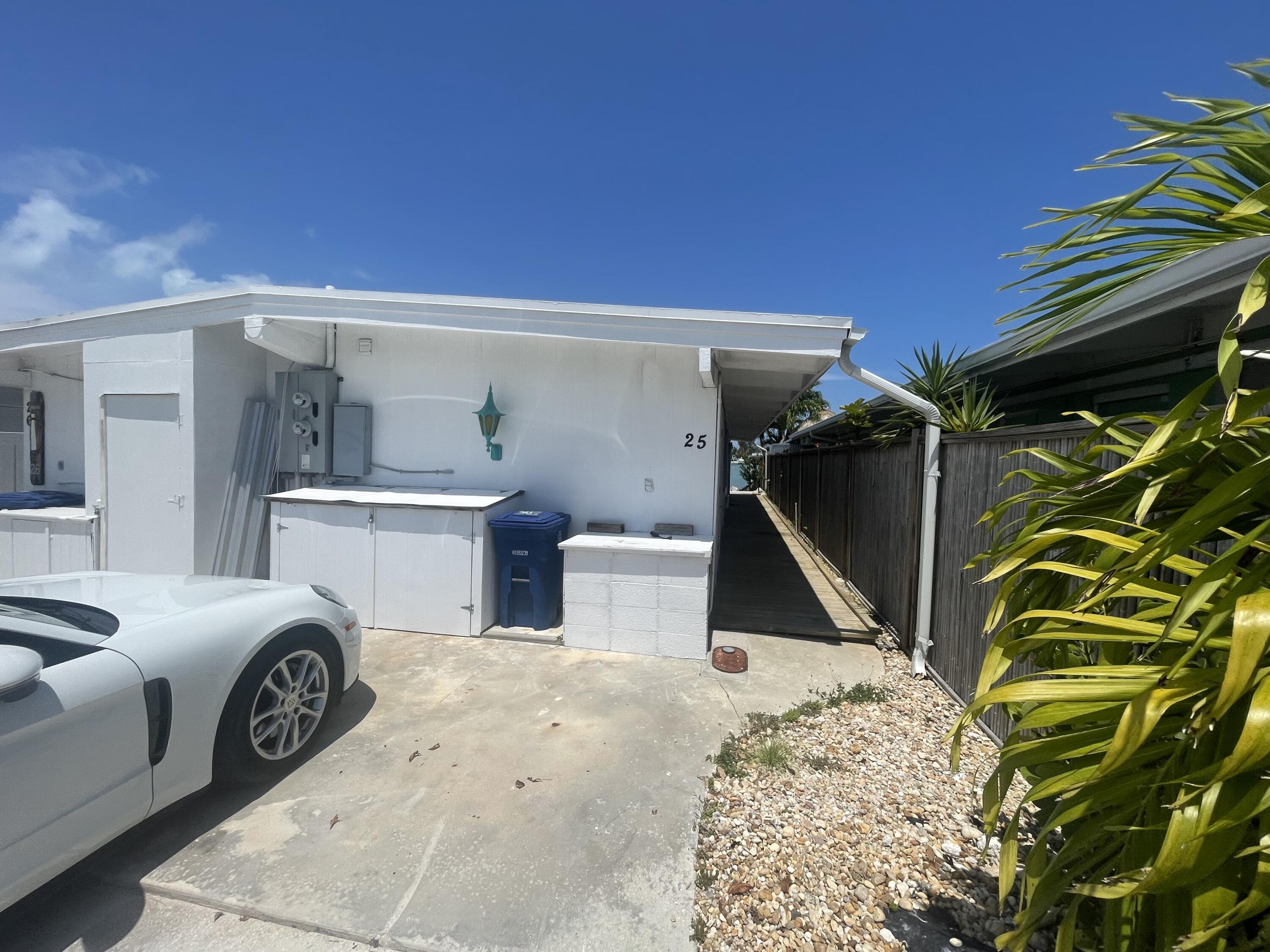 25 Sadowski Causeway