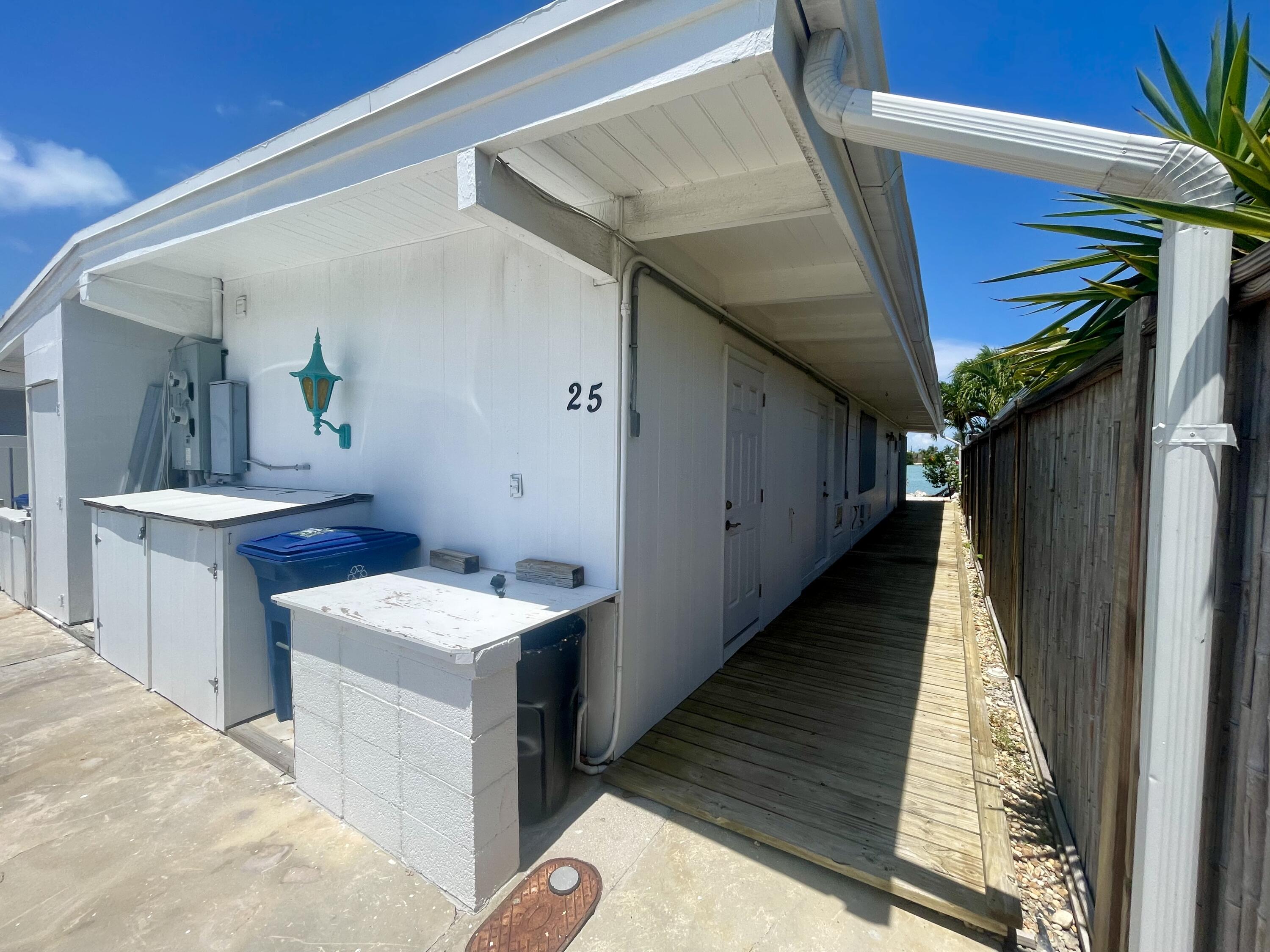 25 Sadowski Causeway