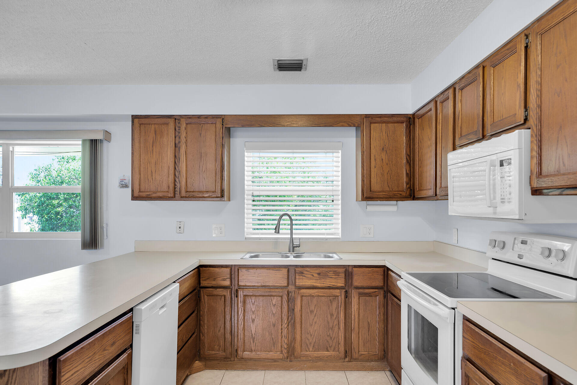 308 Calzada De Bougainvillea