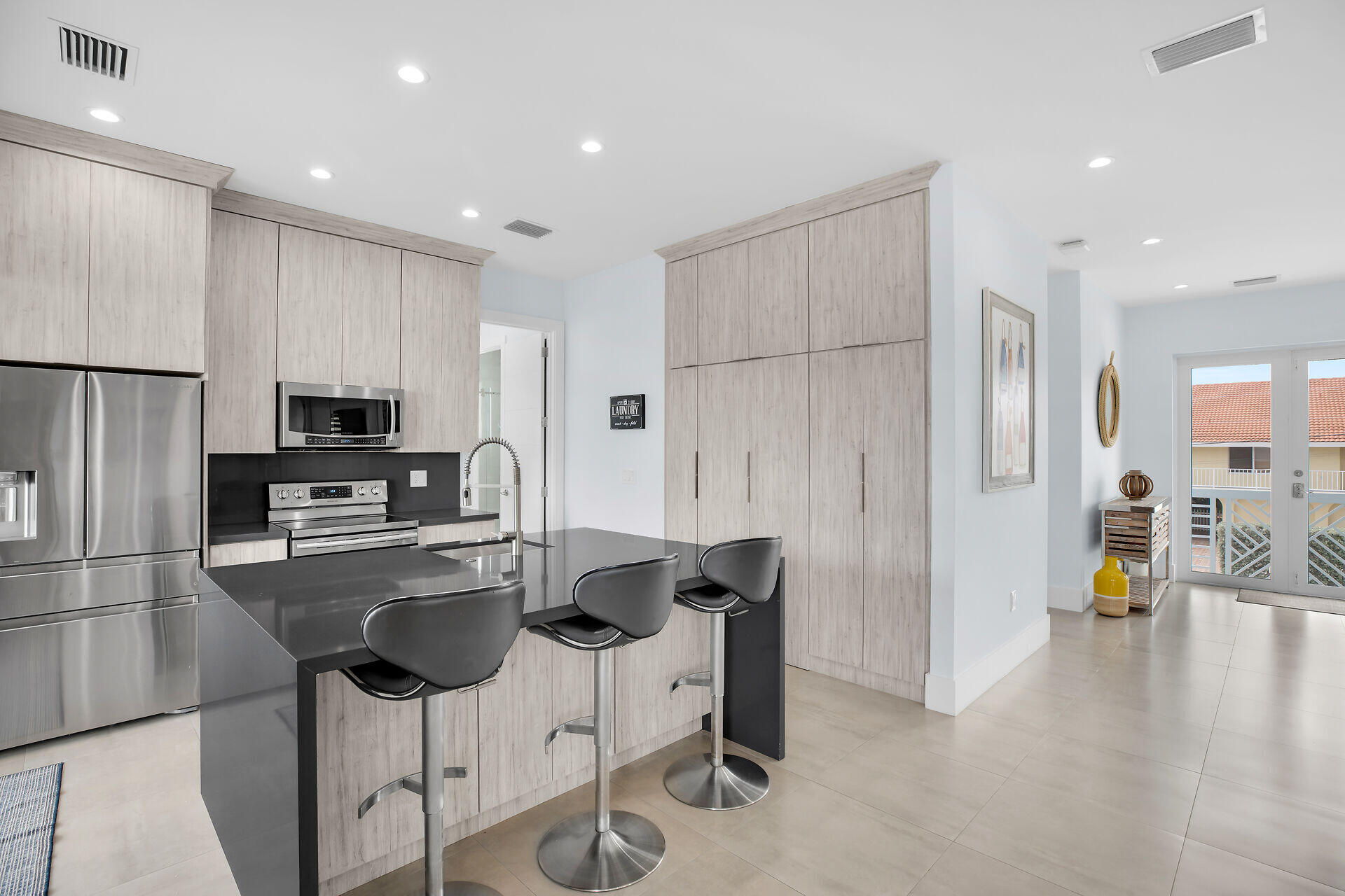 211 E Bruce Court