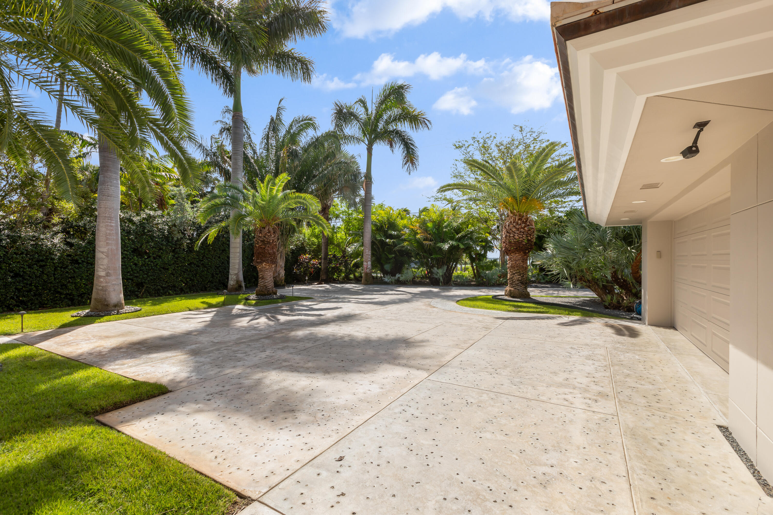 71 Cannon Royal Drive