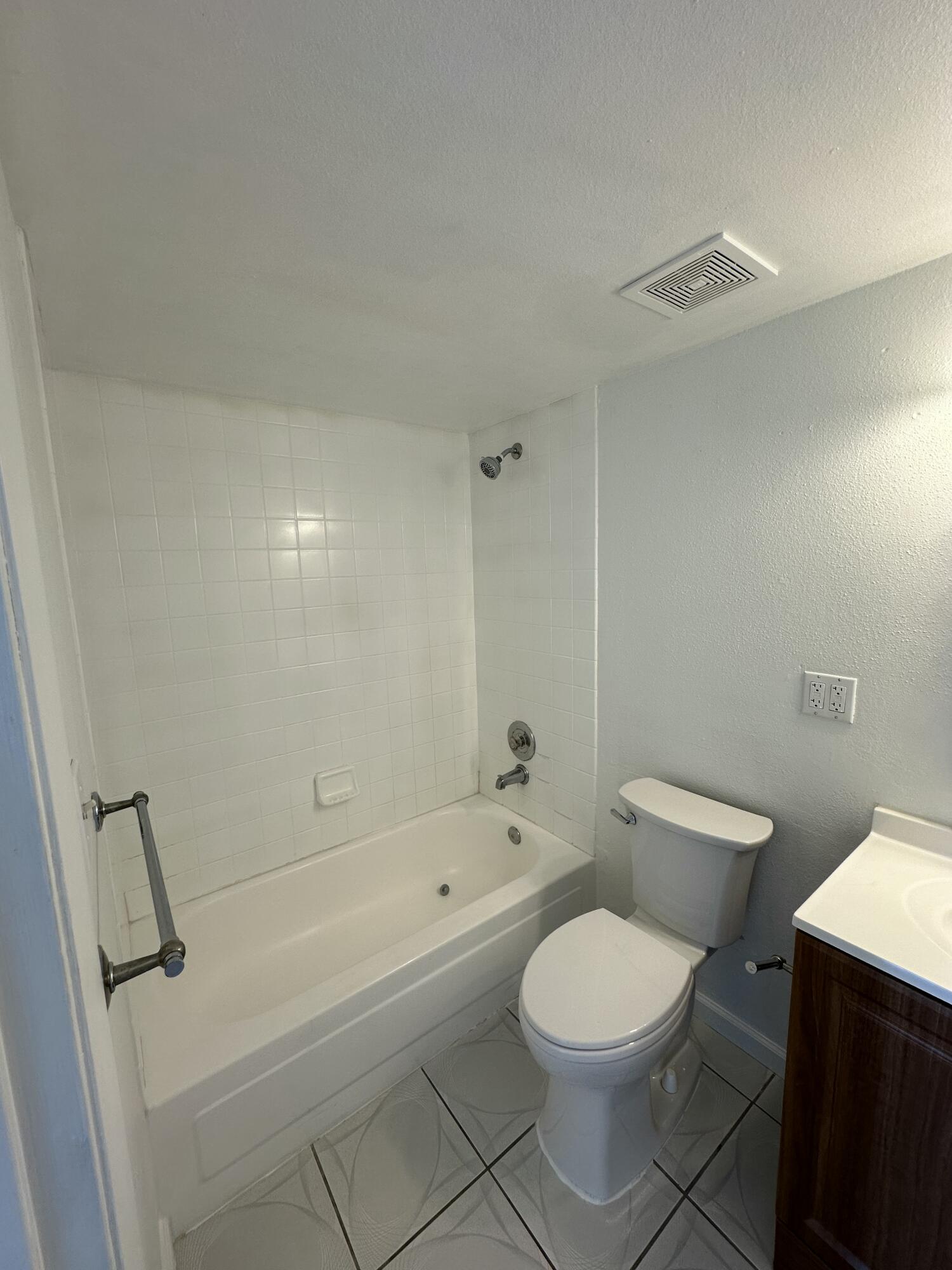 3930 S Roosevelt Boulevard Unit: E204