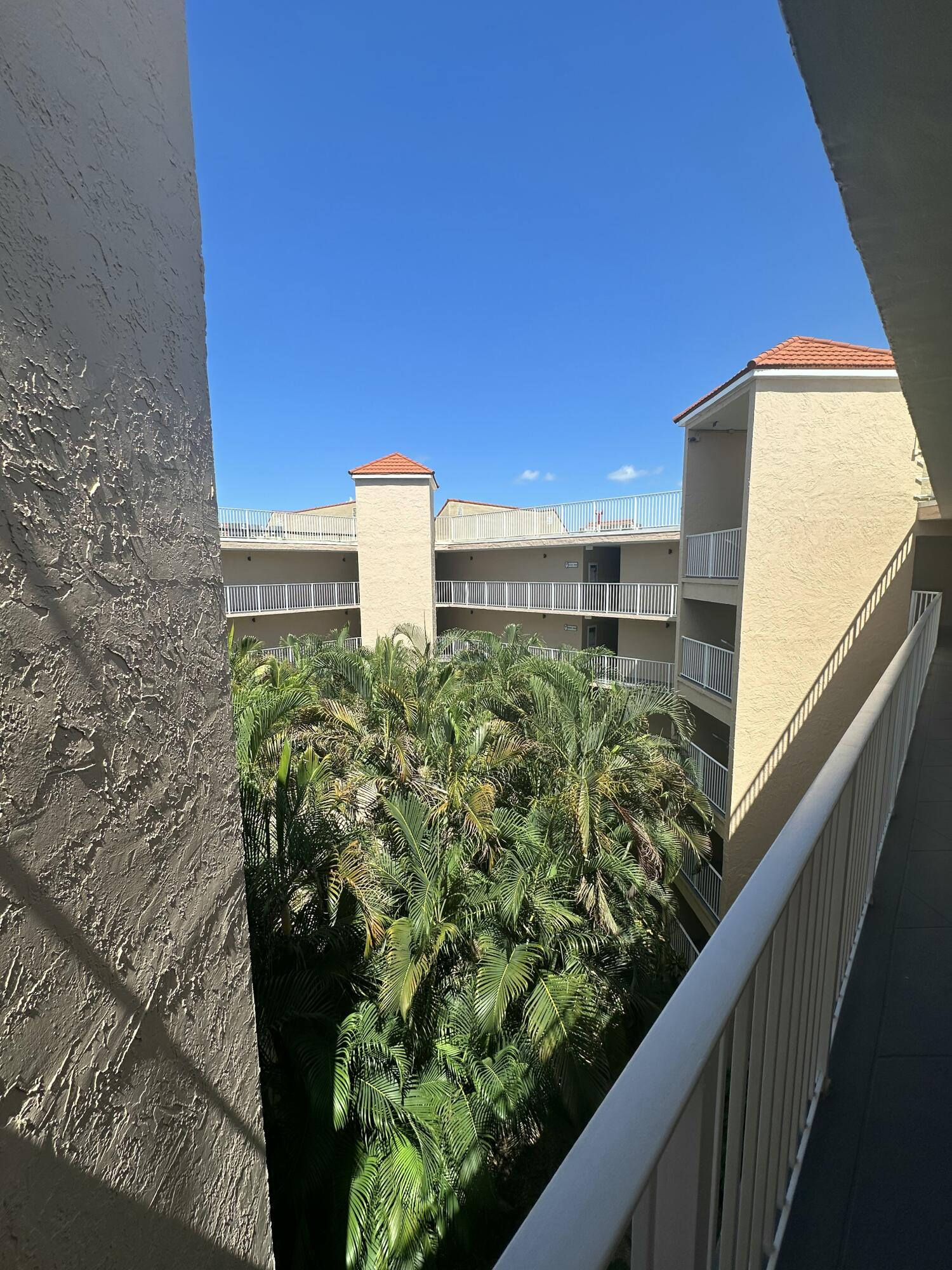 3930 S Roosevelt Boulevard Unit: E204