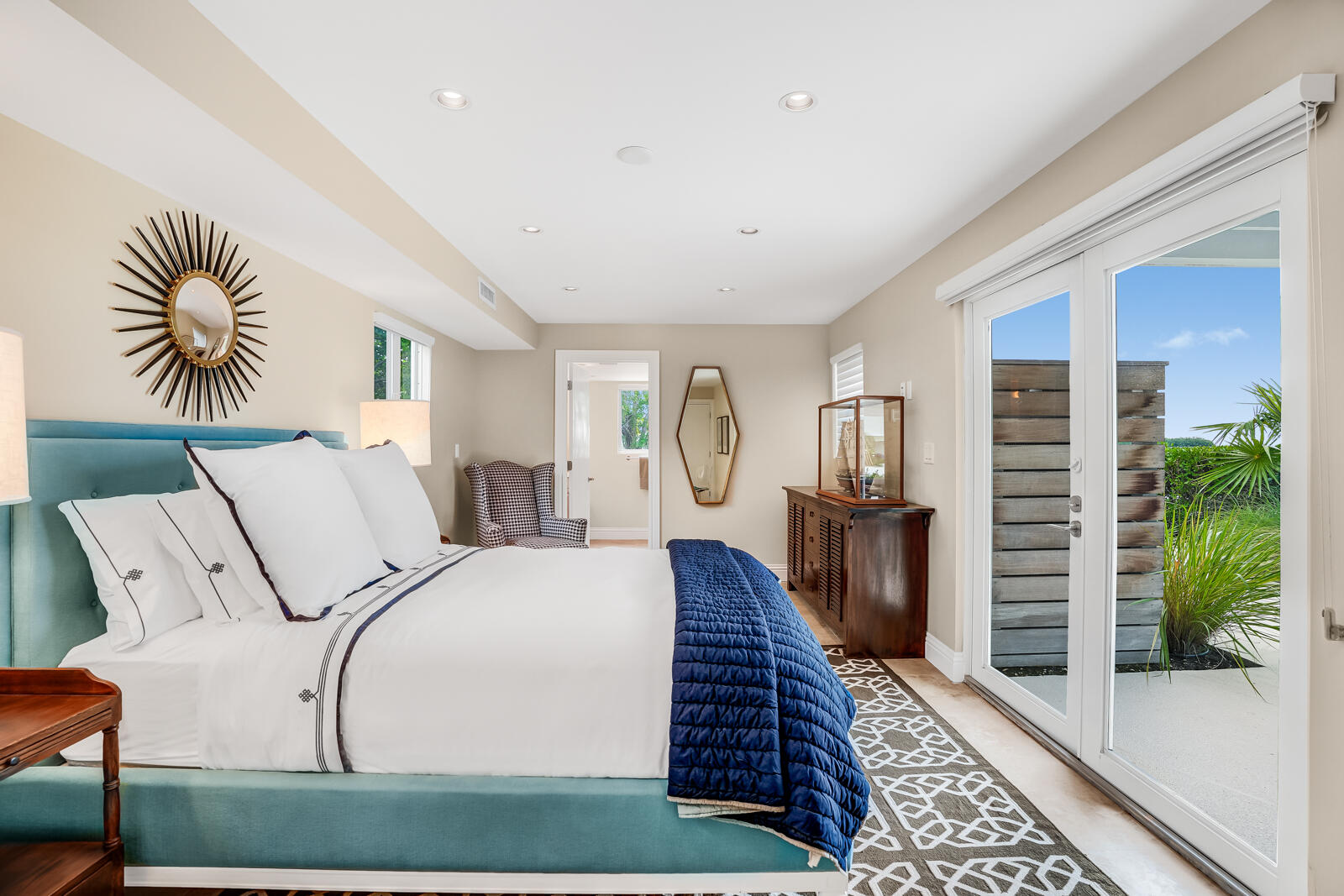 260 Plantation Avenue