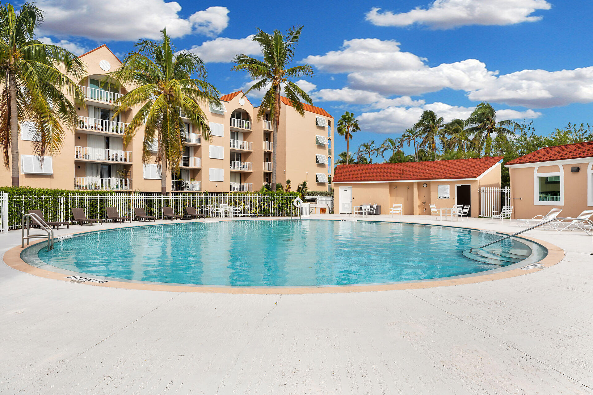 3930 S Roosevelt Boulevard Unit: E304