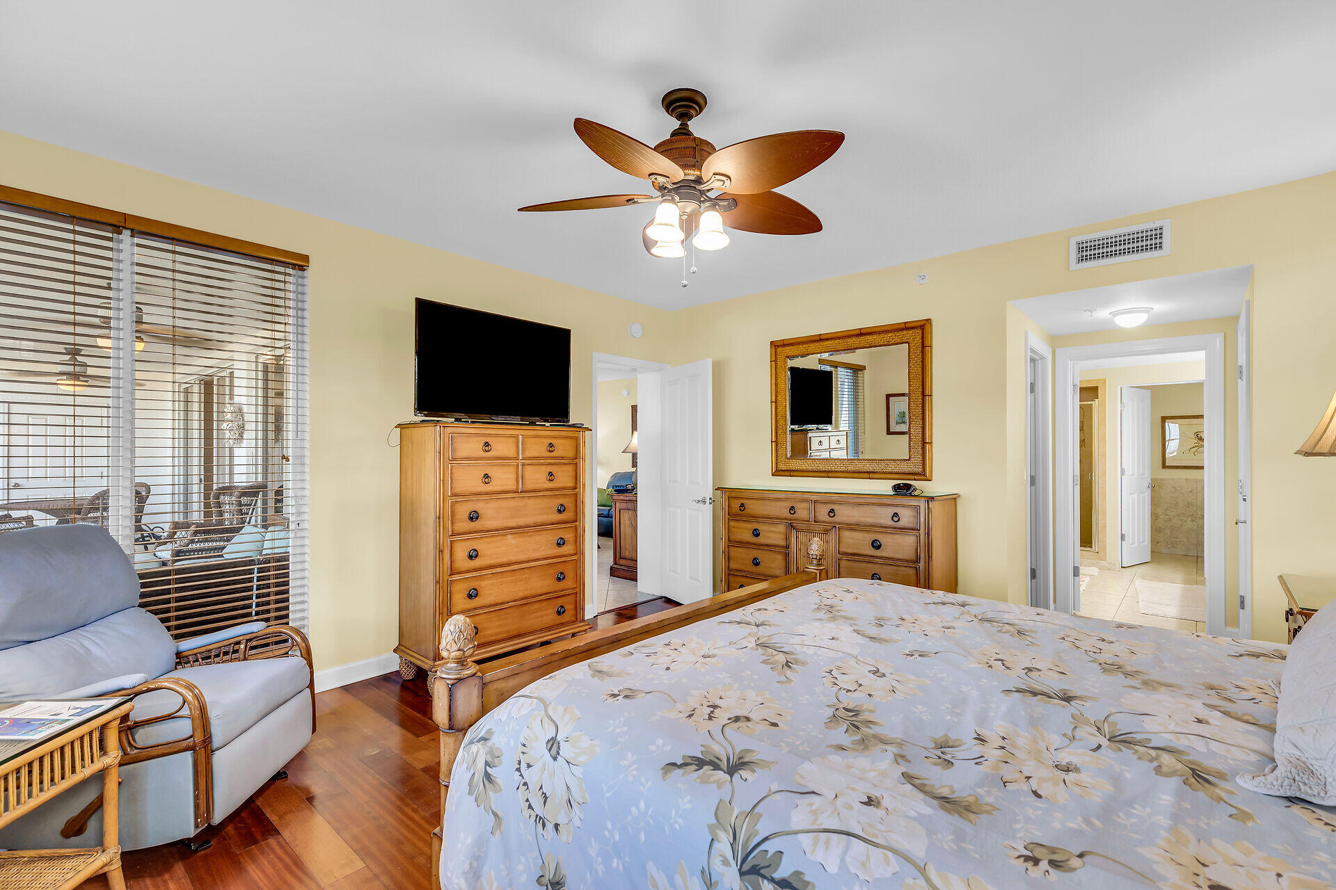 101 Gulfview Drive Unit: 114D & 30' boat slip with lift