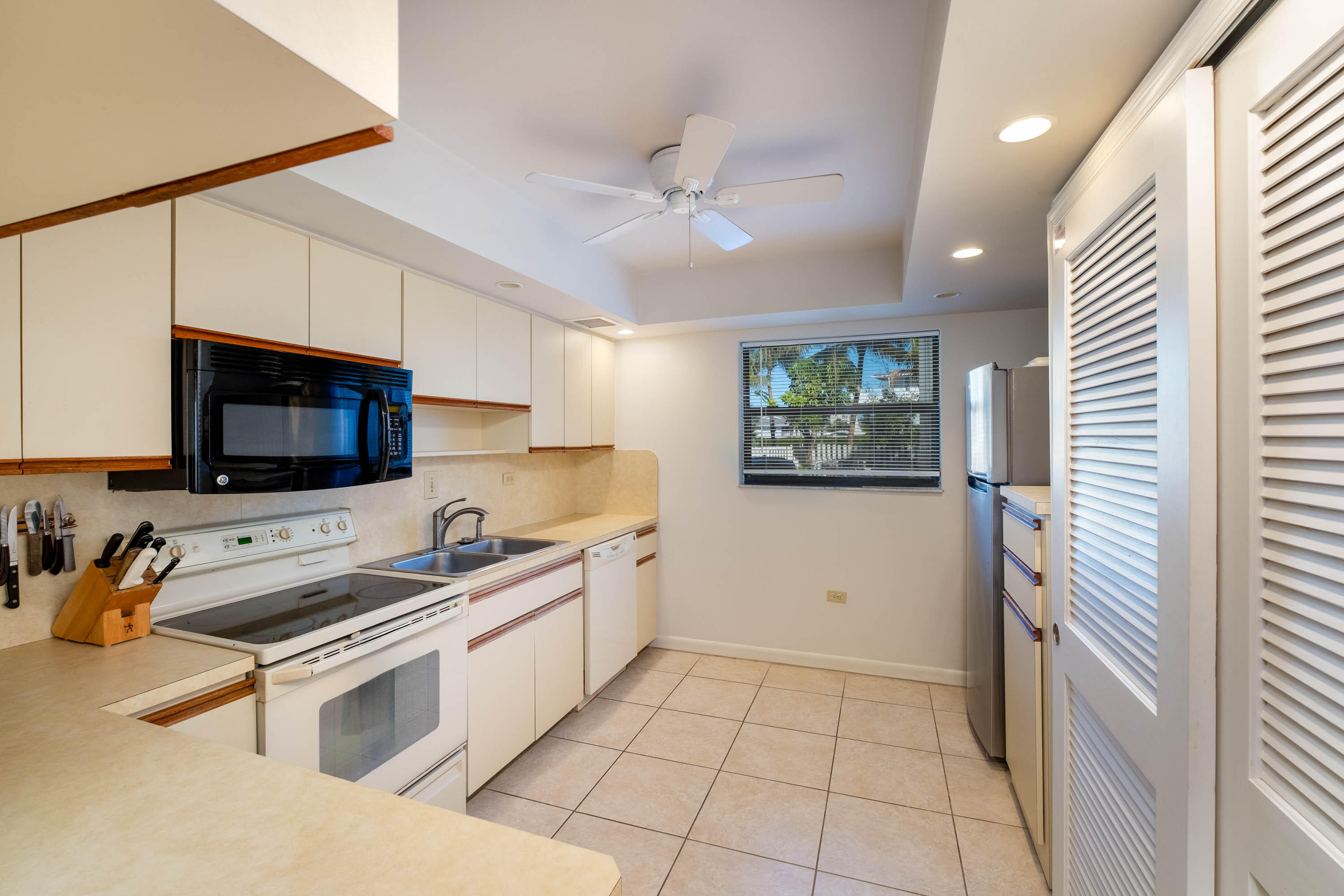 601 W Ocean Drive Unit: 401A