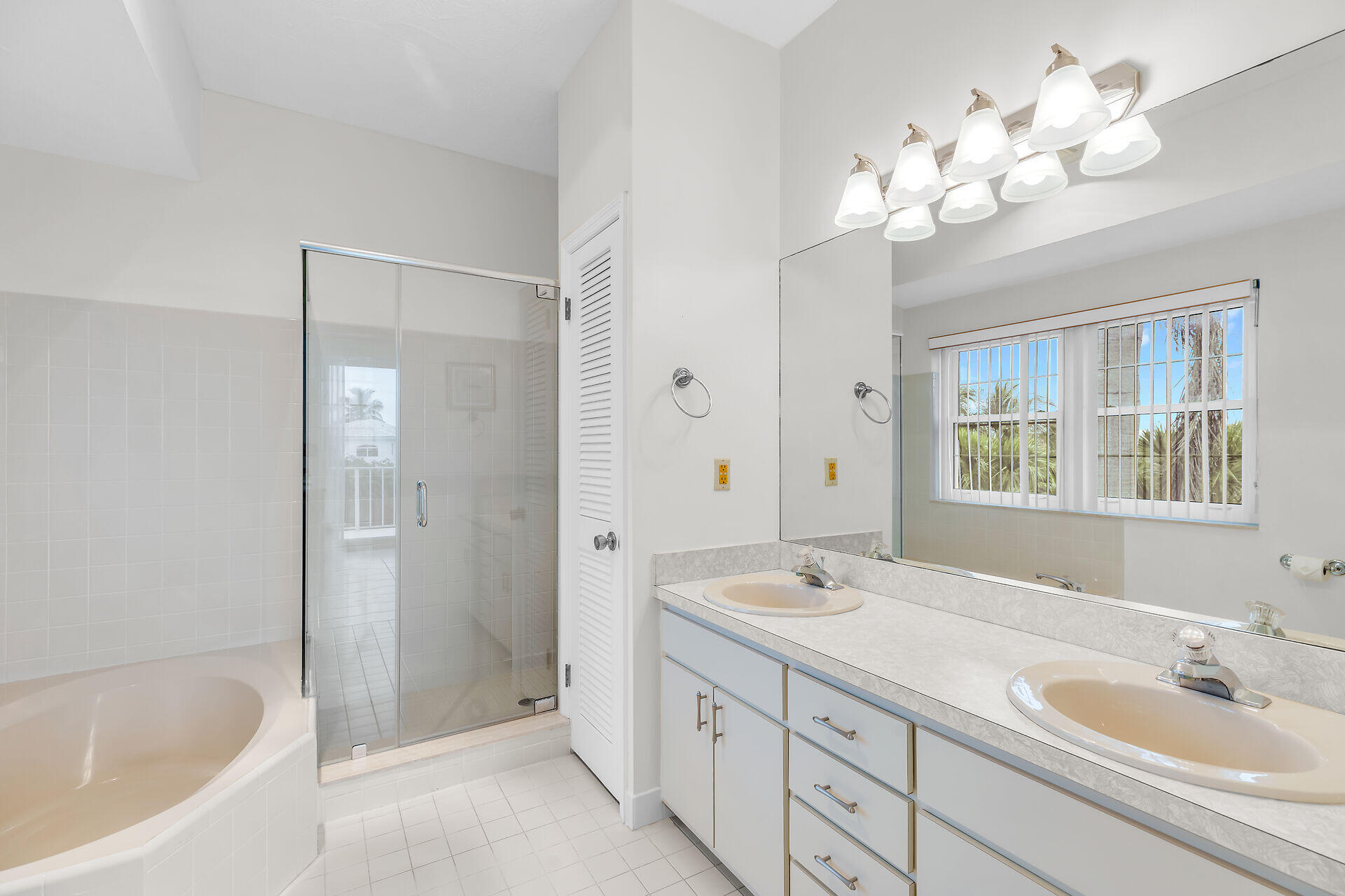 117 Coco Plum Drive Unit: 14