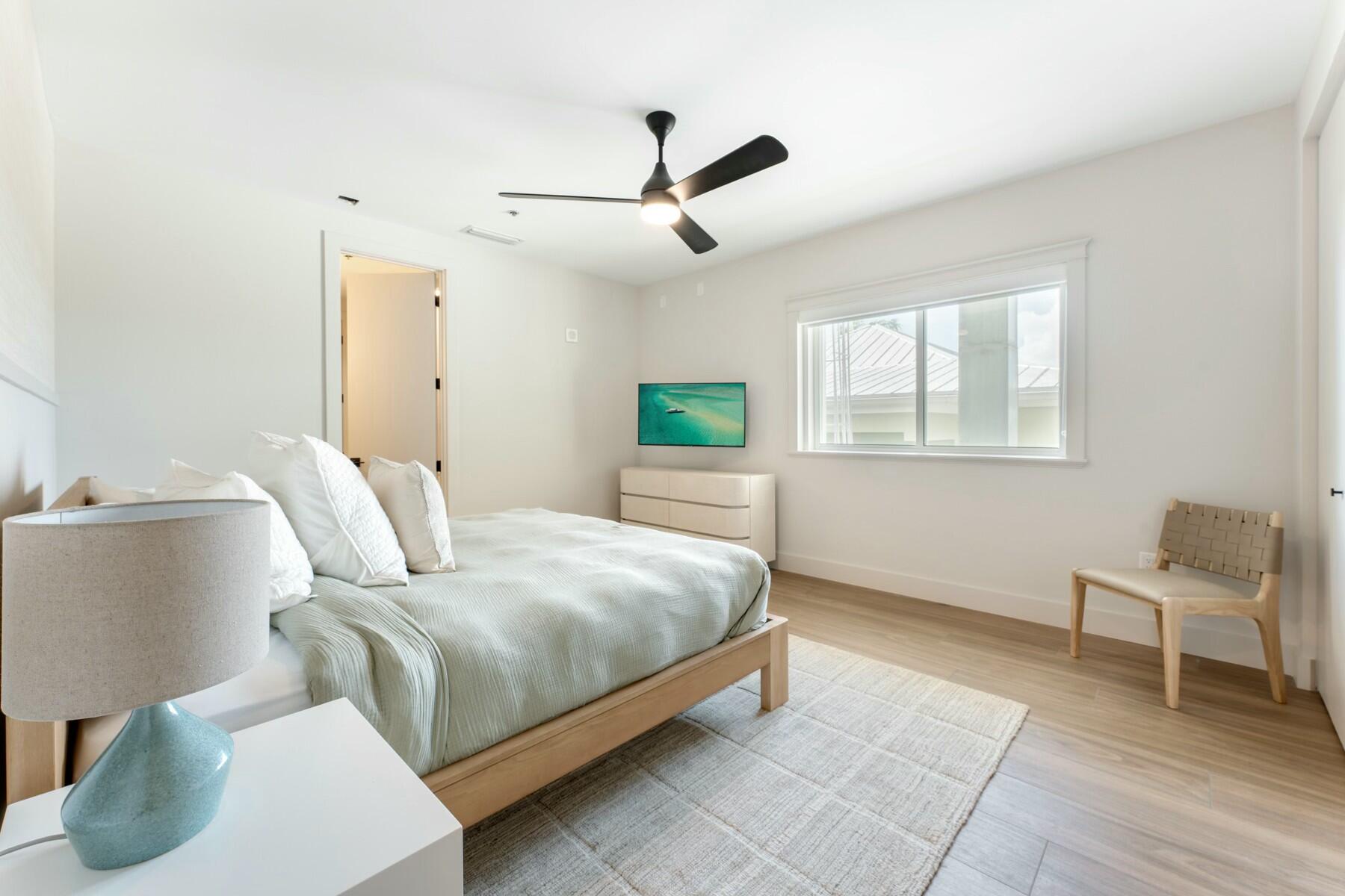 104000 Overseas Highway Unit: 5