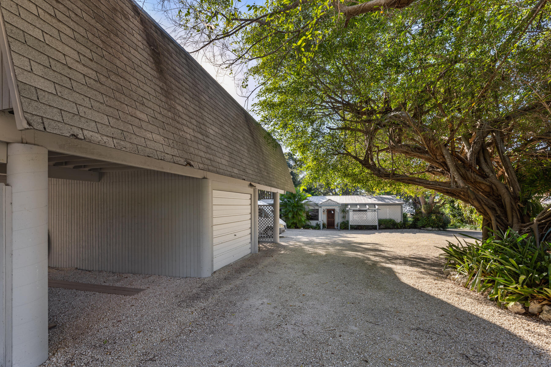 11 Bay Road