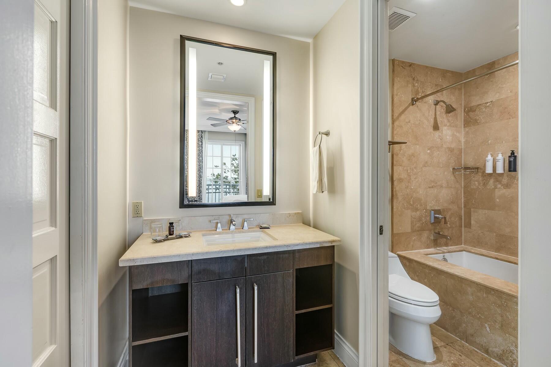 3841 N Roosevelt Boulevard Unit: 121