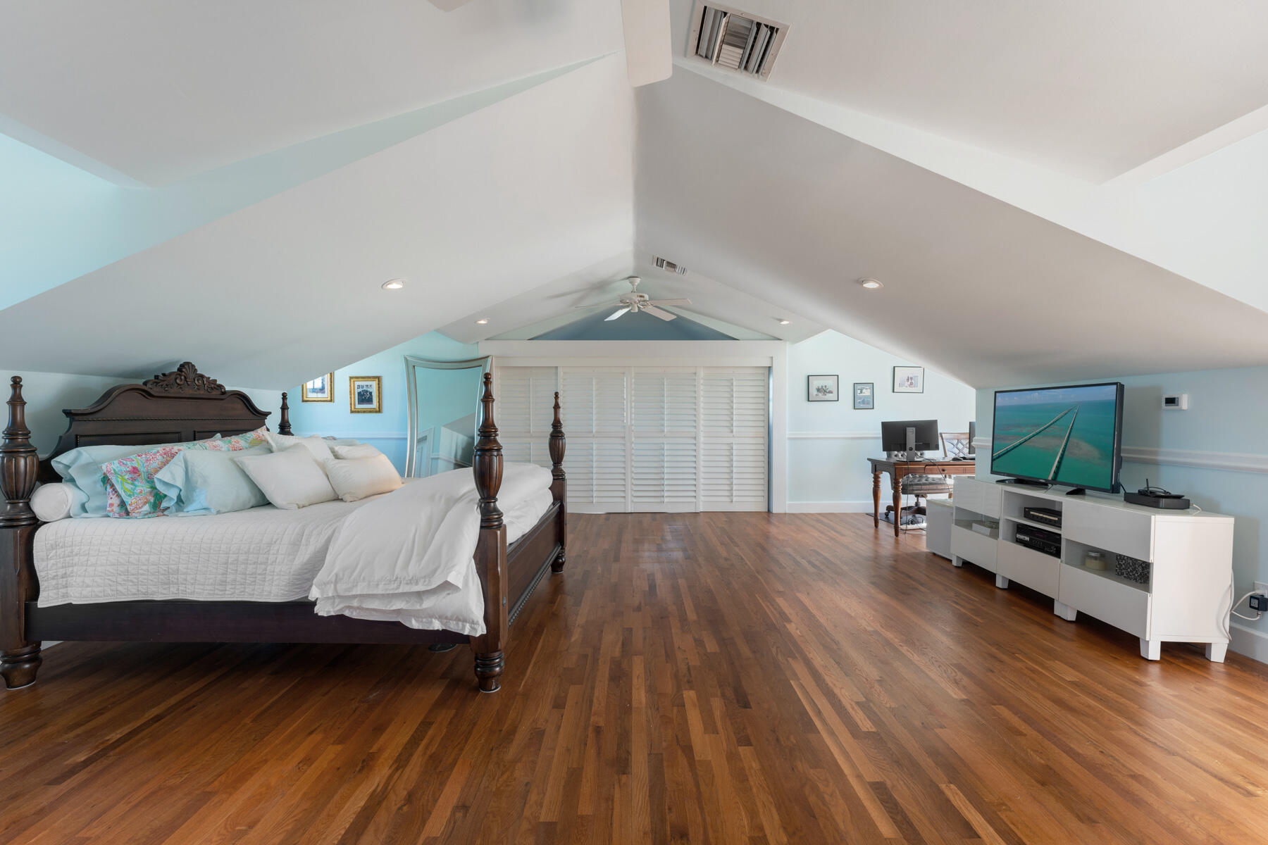 415 Palm Drive