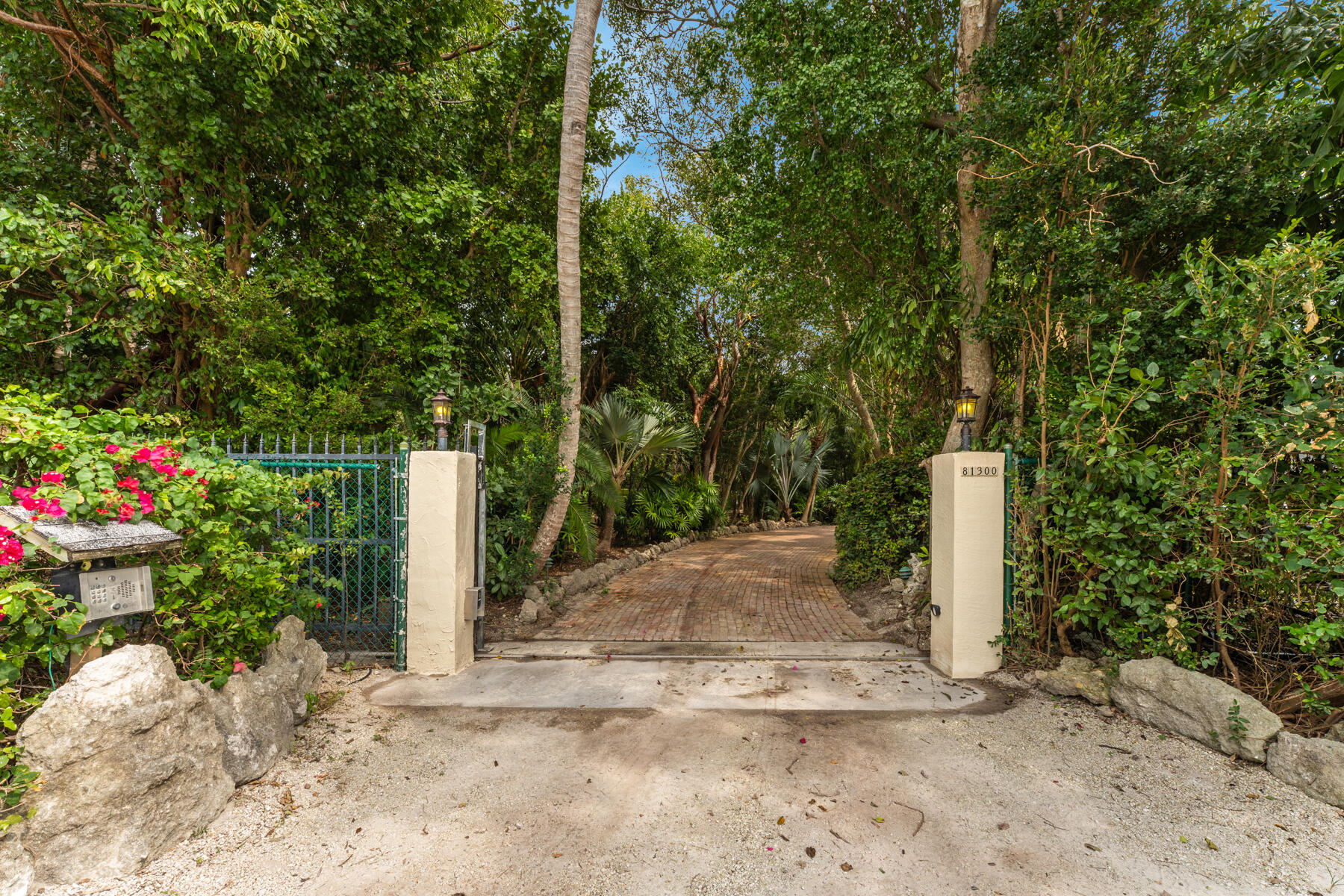 81300 Old Highway