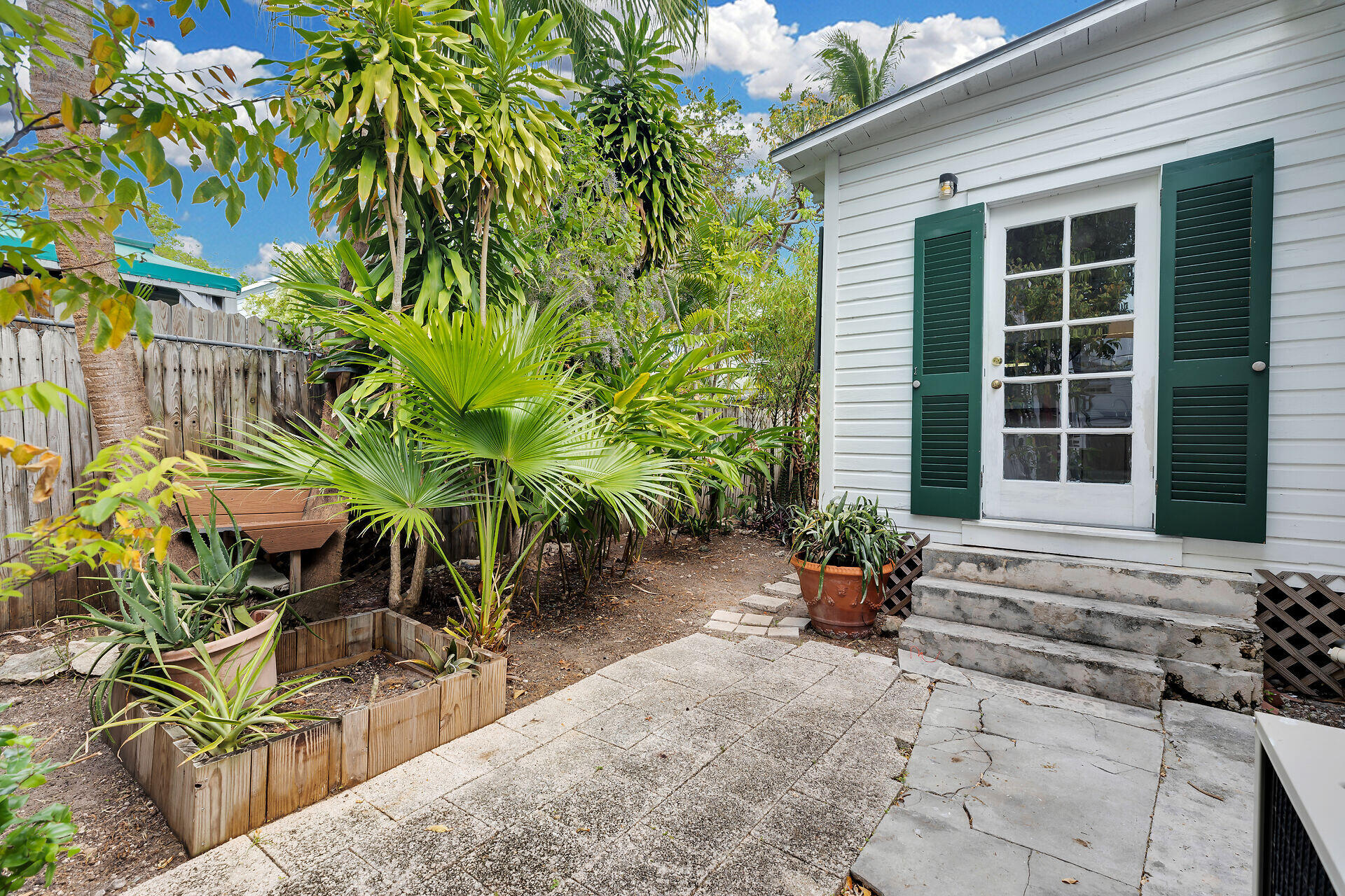 708 William Street