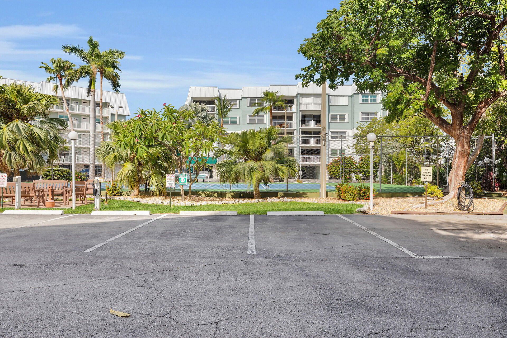 1901 S Roosevelt Boulevard Unit: 104N