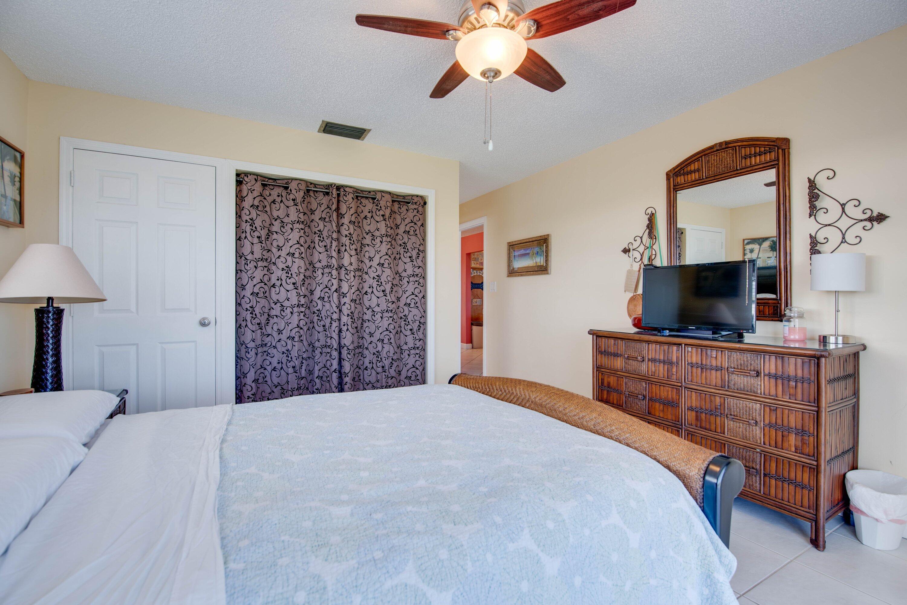 306 N Anglers Drive Unit: B