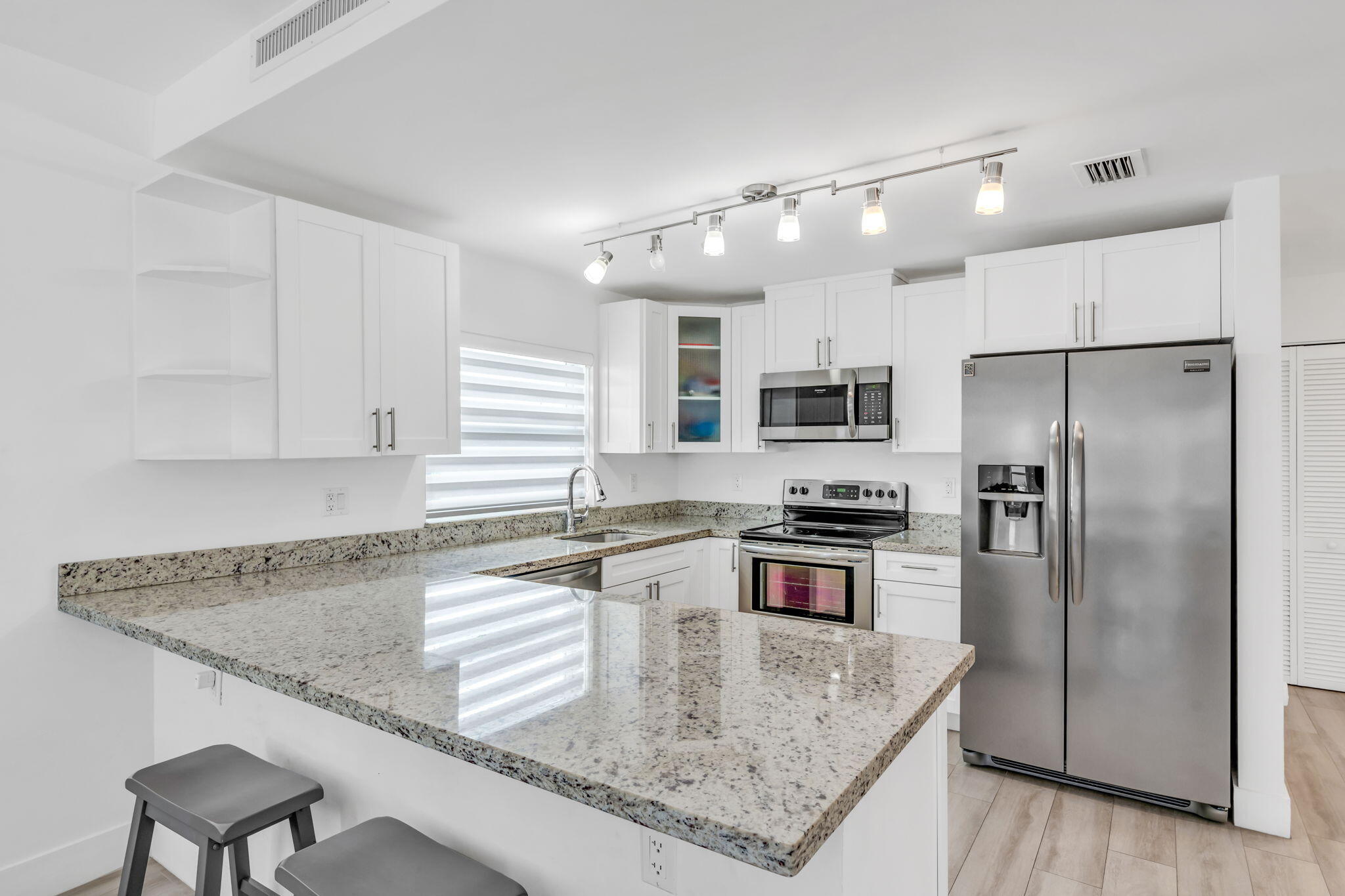 94825 Overseas Highway Unit: 175