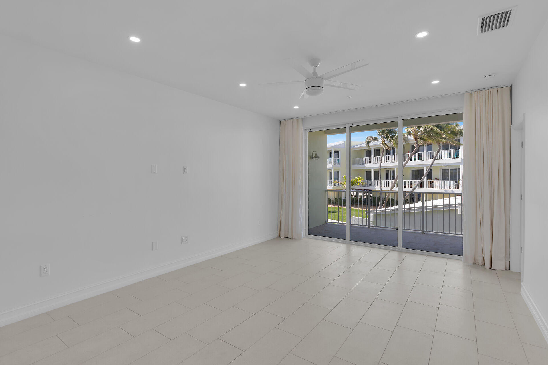 501 E Ocean Drive Unit: 17