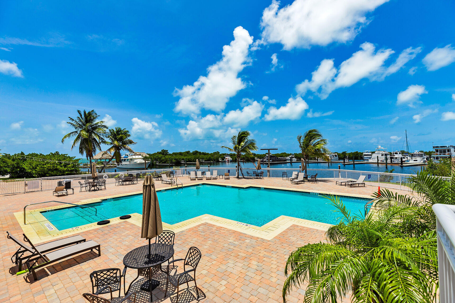 6000 Peninsular Avenue Unit: LU28