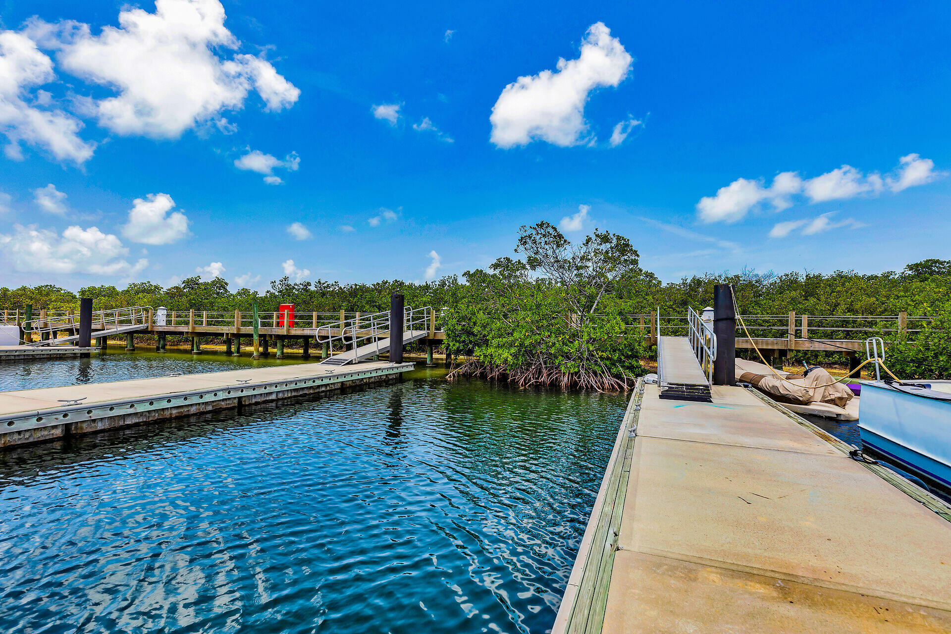 6000 Peninsular Avenue Unit: LU28