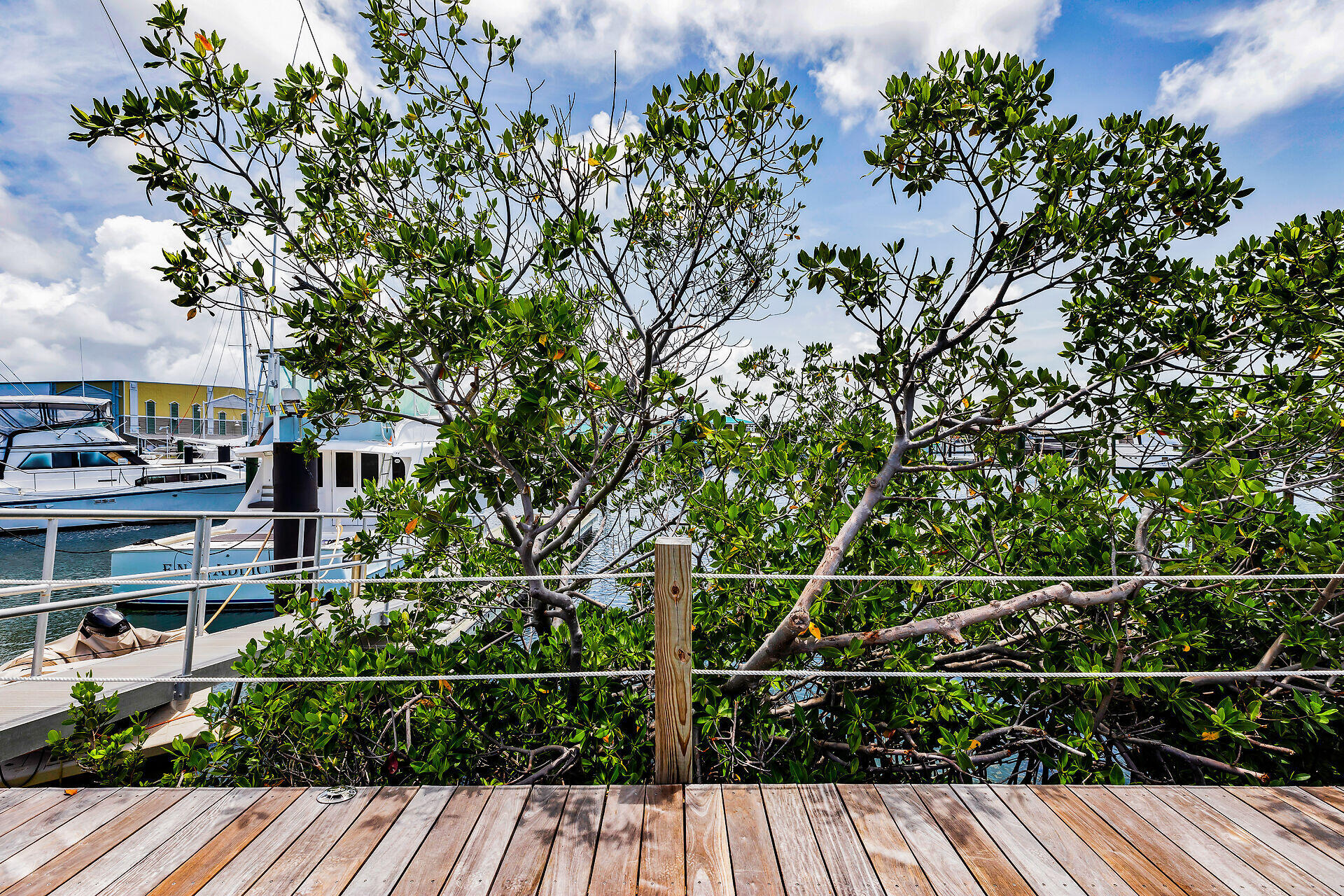 6000 Peninsular Avenue Unit: LU28