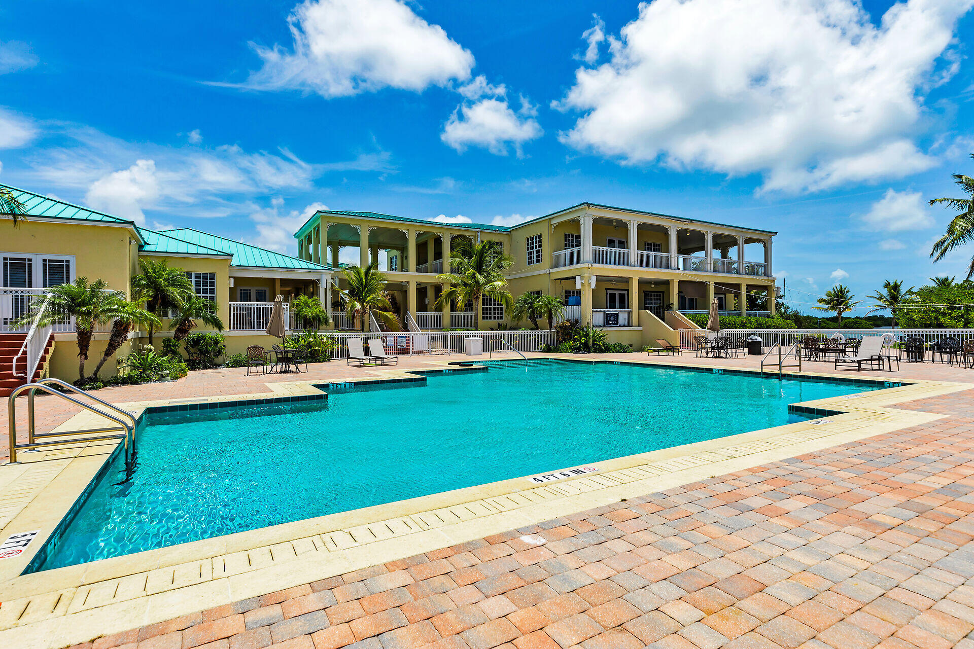 6000 Peninsular Avenue Unit: LU28